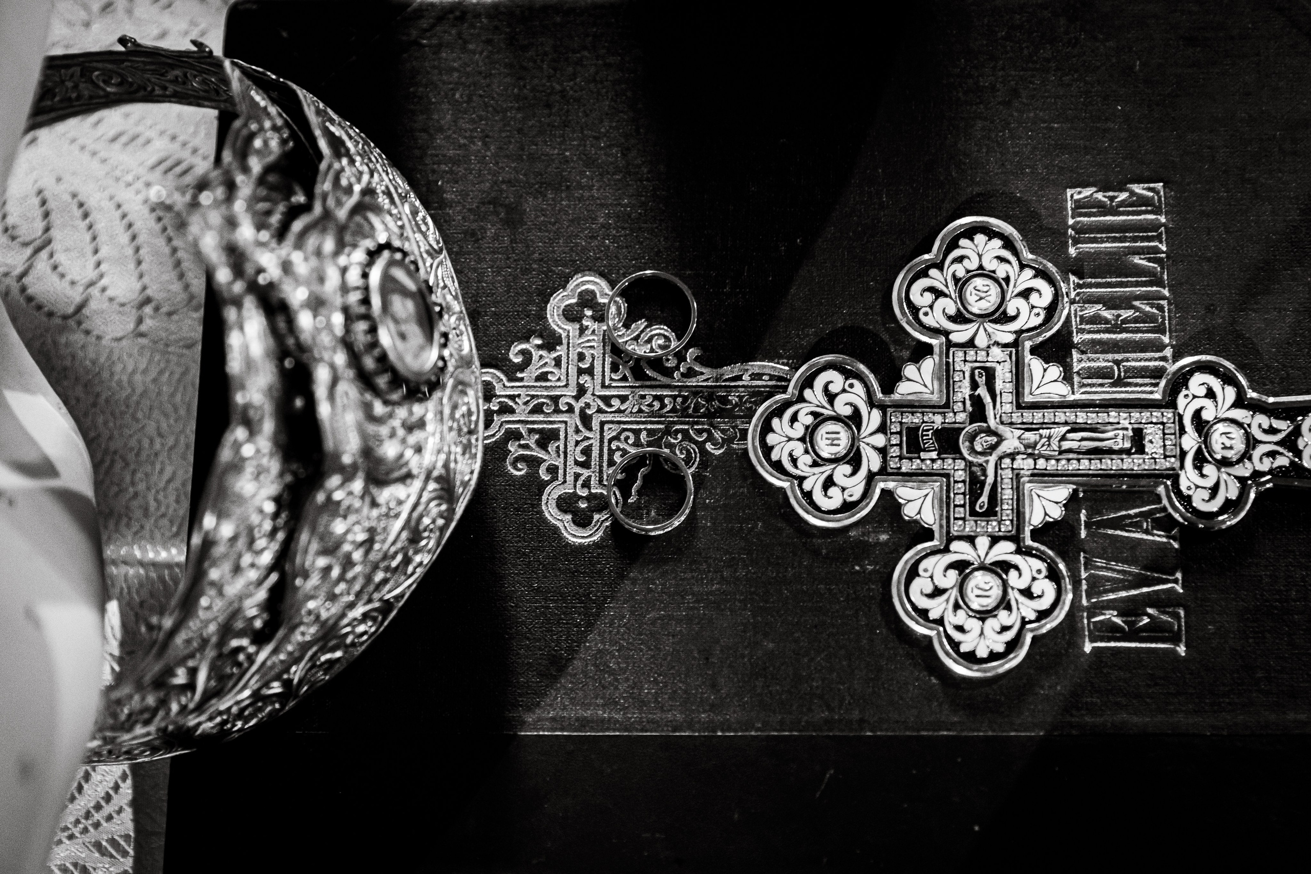 Andreea & Radu — simplu, autentic, al lor. Rares Bucur is a professional wedding photographer based in Cluj-Napoca, Romania, specializing in wedding photography