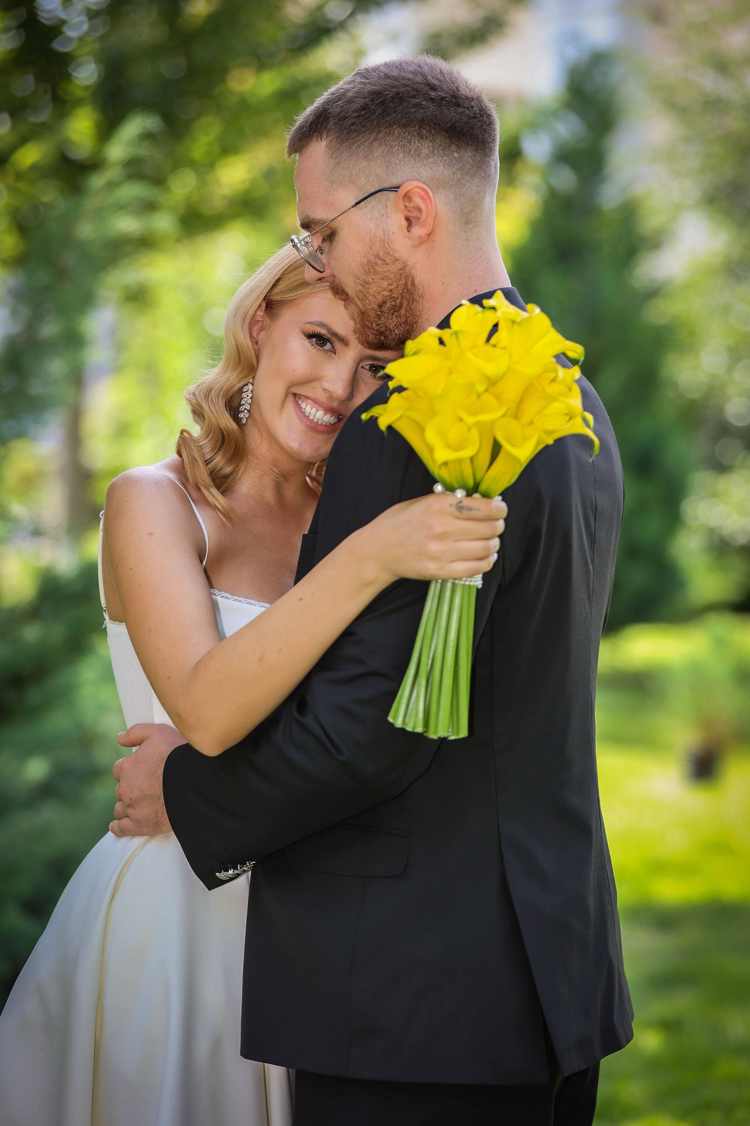 Bianca & Daniel — o nuntă de vară în Cluj, între natură și eleganță. Rares Bucur is a professional wedding photographer based in Cluj-Napoca, Romania, specializing in wedding photography