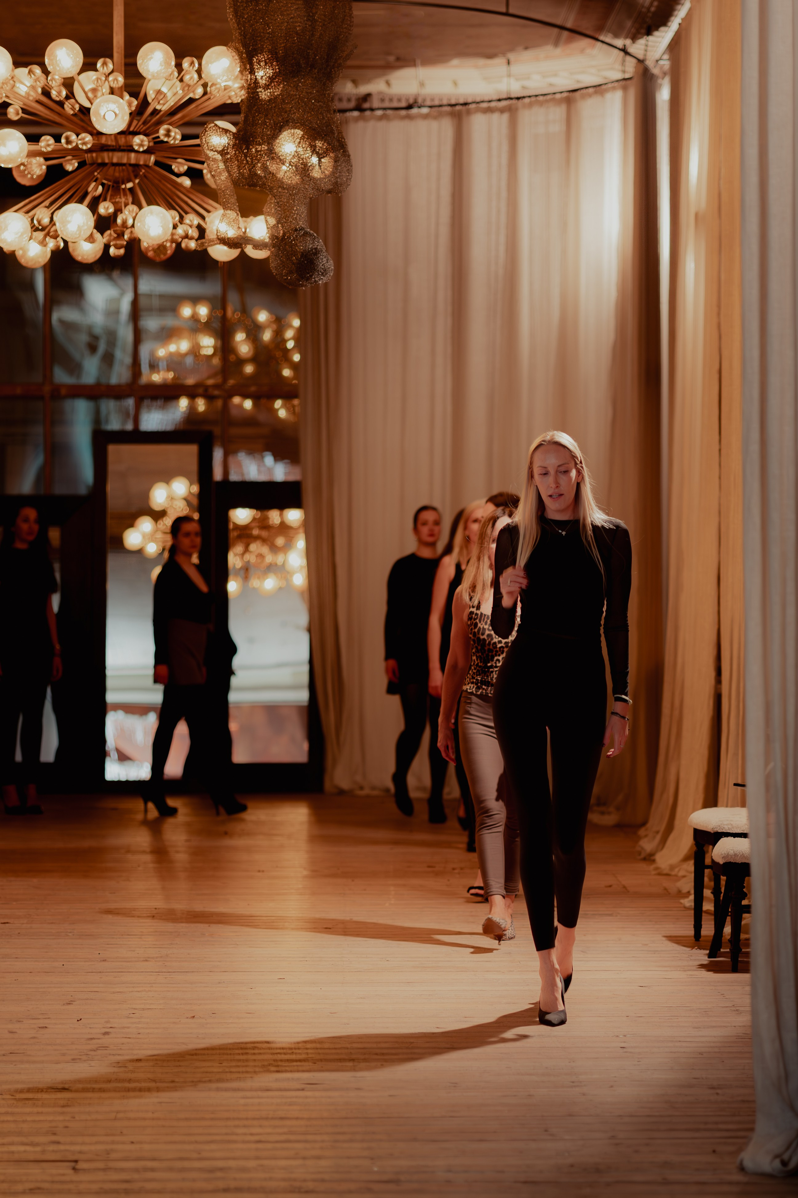 AMORALLE LEVEL UP - DEFILĒ. Portretu fotosesija Rīgā| Biznesa portretu foto | Korporatīvās un darbinieku fotosesijas | Pasākumu fotogrāfs | Produktu fotogrāfs