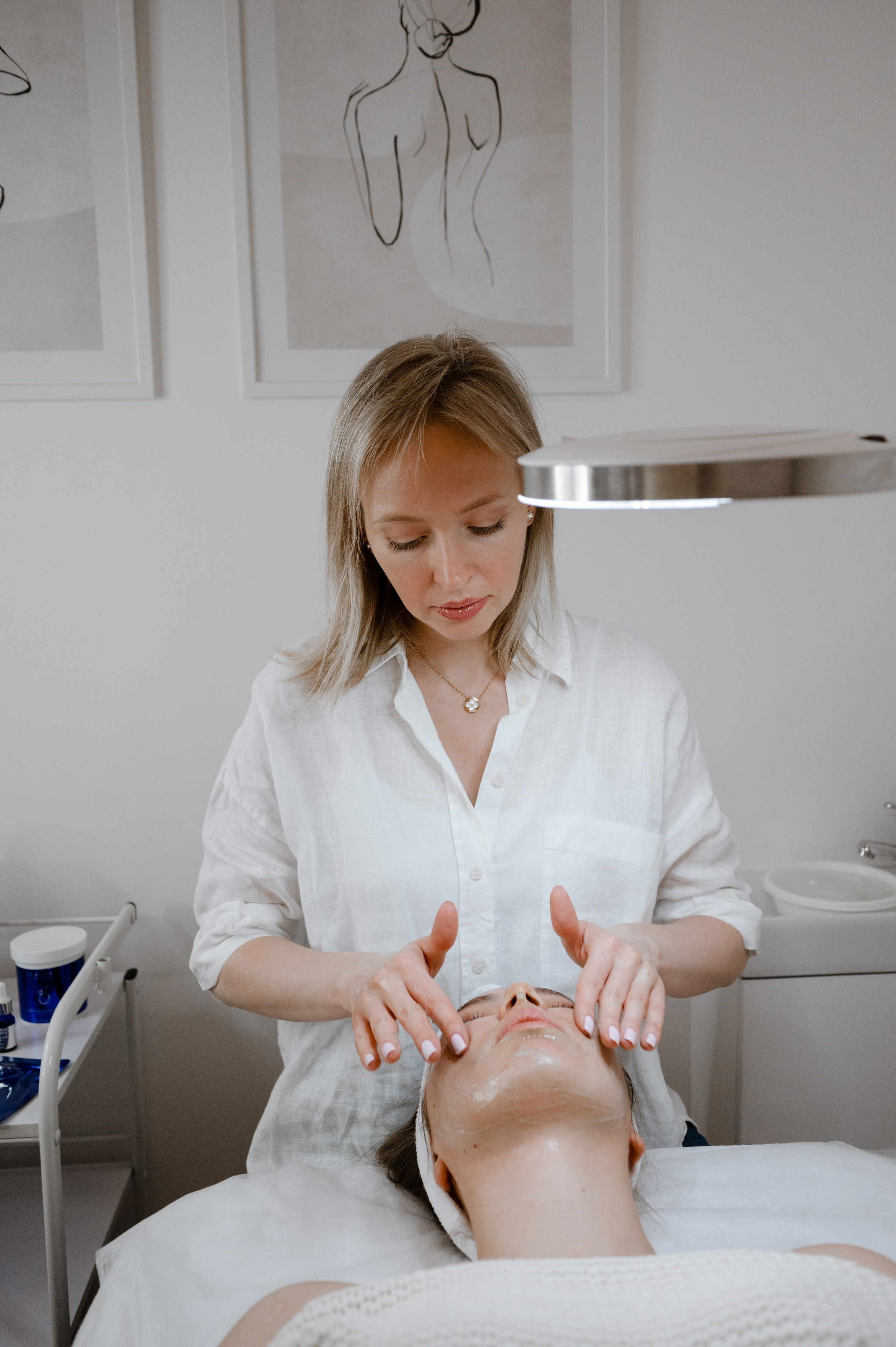 Astudio beauty studio in Prague. ANNA-MARIA PHOTO CONTENT CREATOR — фотограф, эстет, художник и визуальный эксперт в Instagram, работающий в Праге