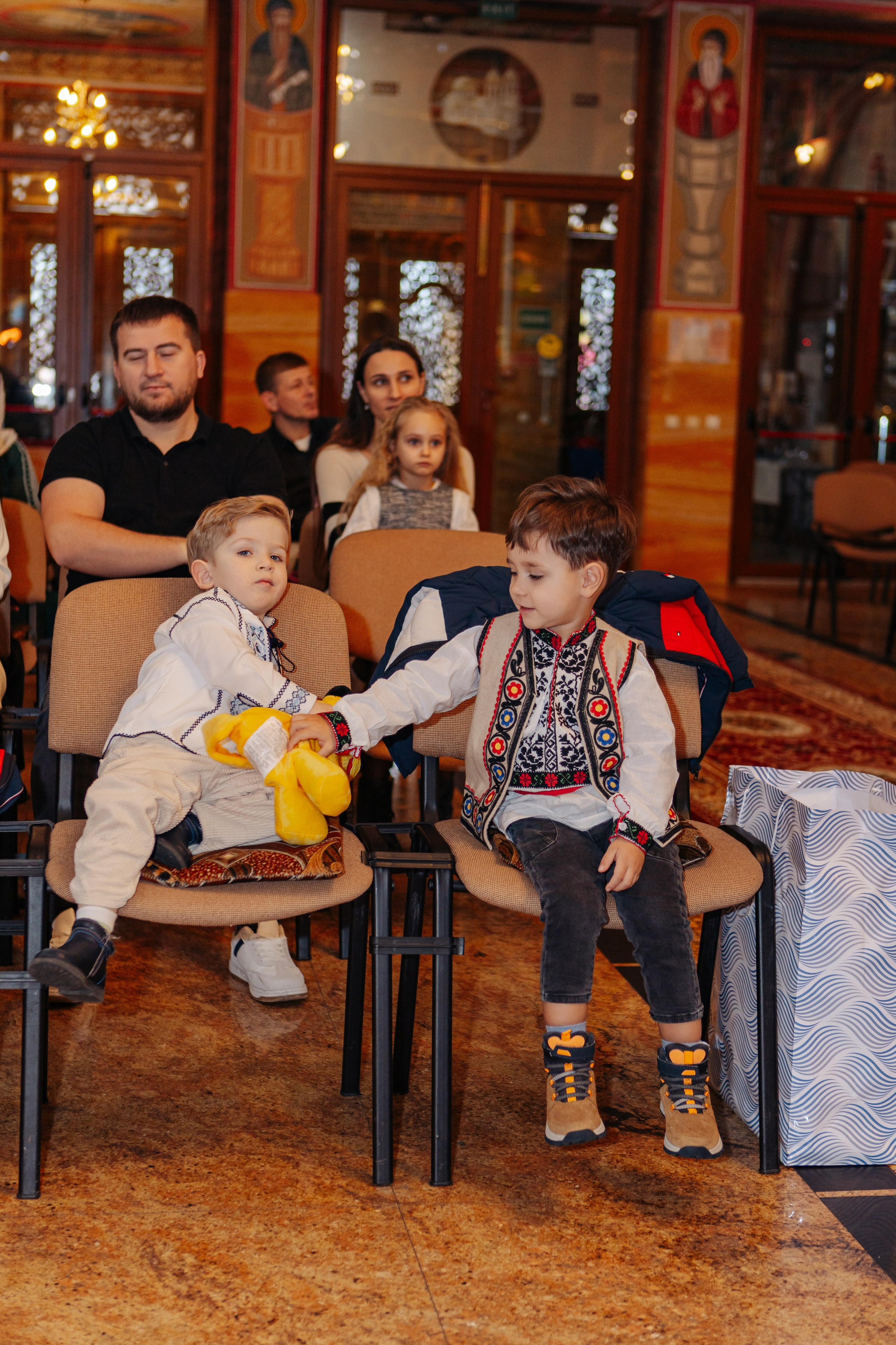 Botezul micuțului Matteo. Cristina Andronache fotograf Brașov fotograf de familie fotograf de nunta Brașov