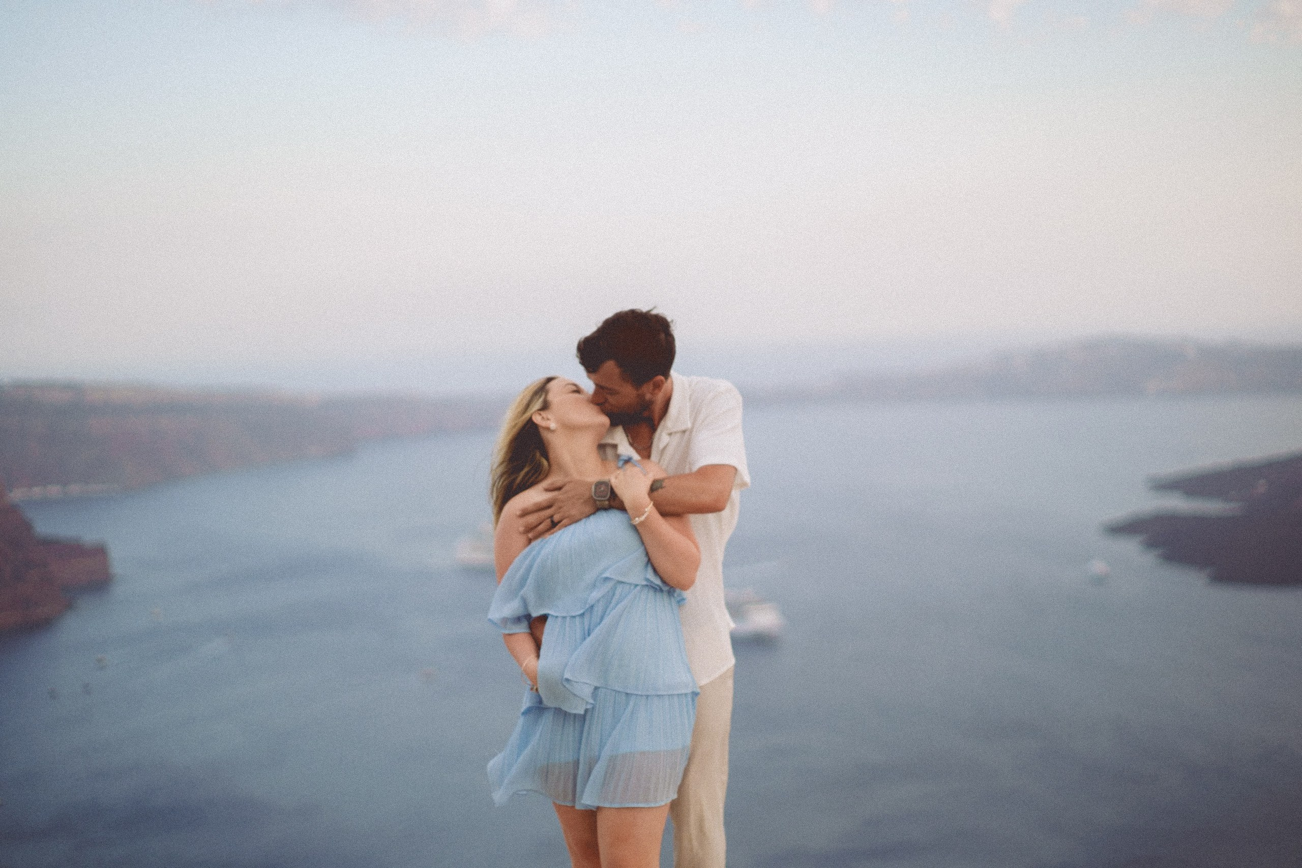 Couple sunset photoshoot in Santorini. Photographer in Greece Kristina