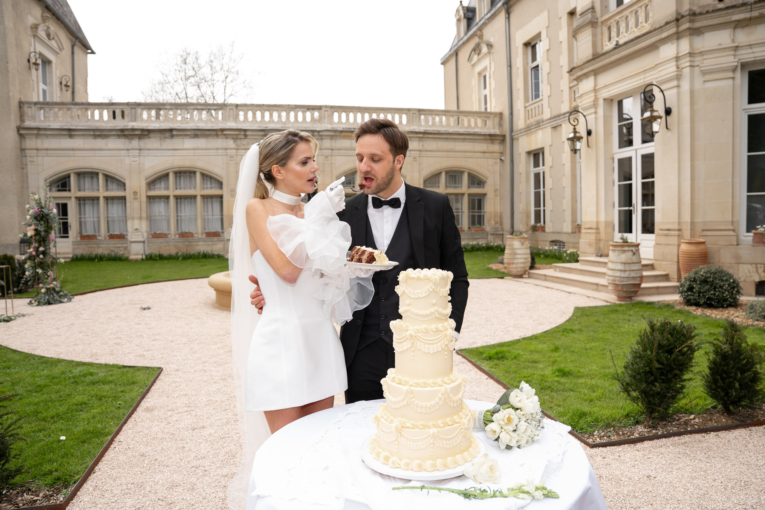 Chateau elopement inspiration. Wedding photographer in Paris Oksana Shum