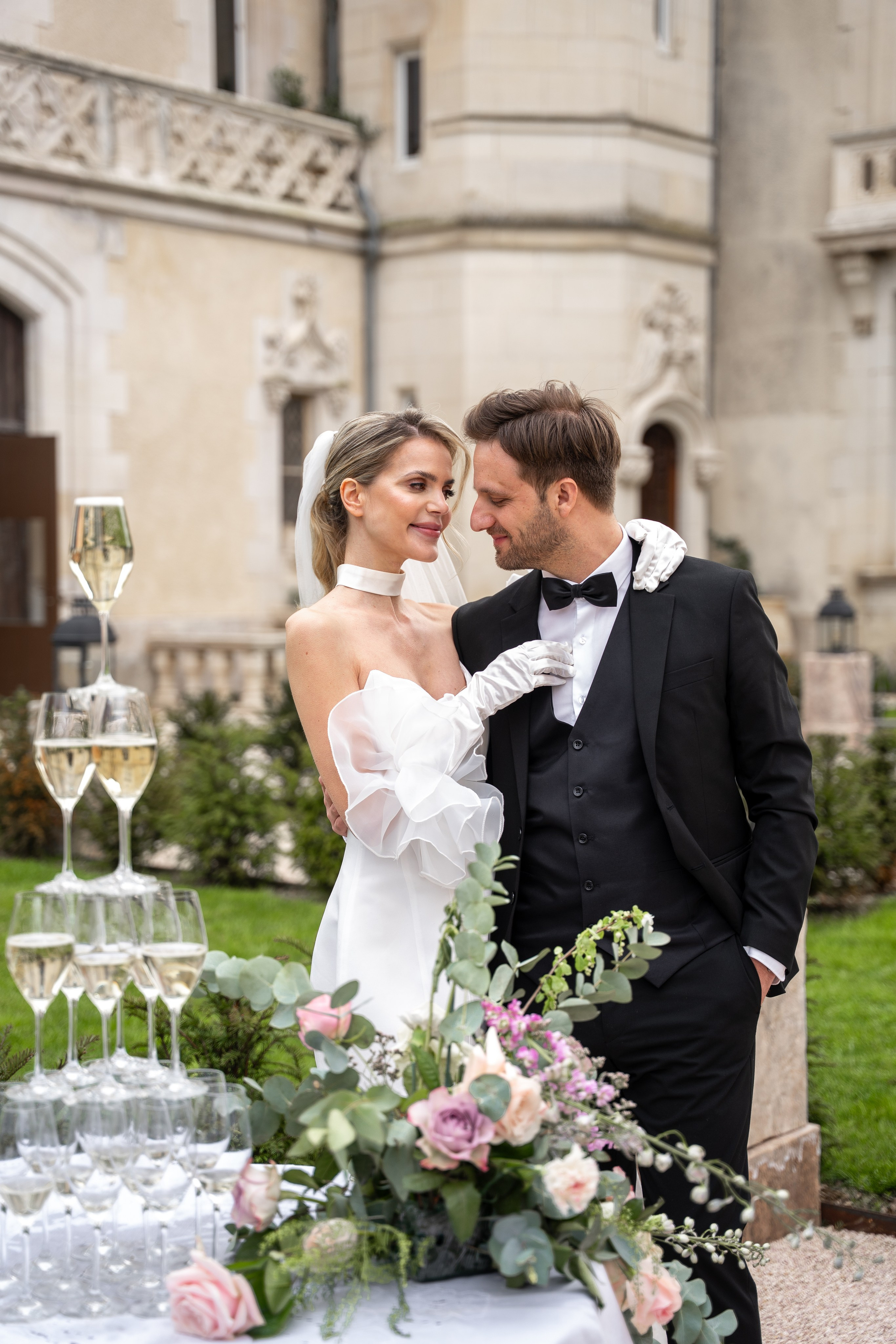 Chateau elopement inspiration. Wedding photographer in Paris Oksana Shum
