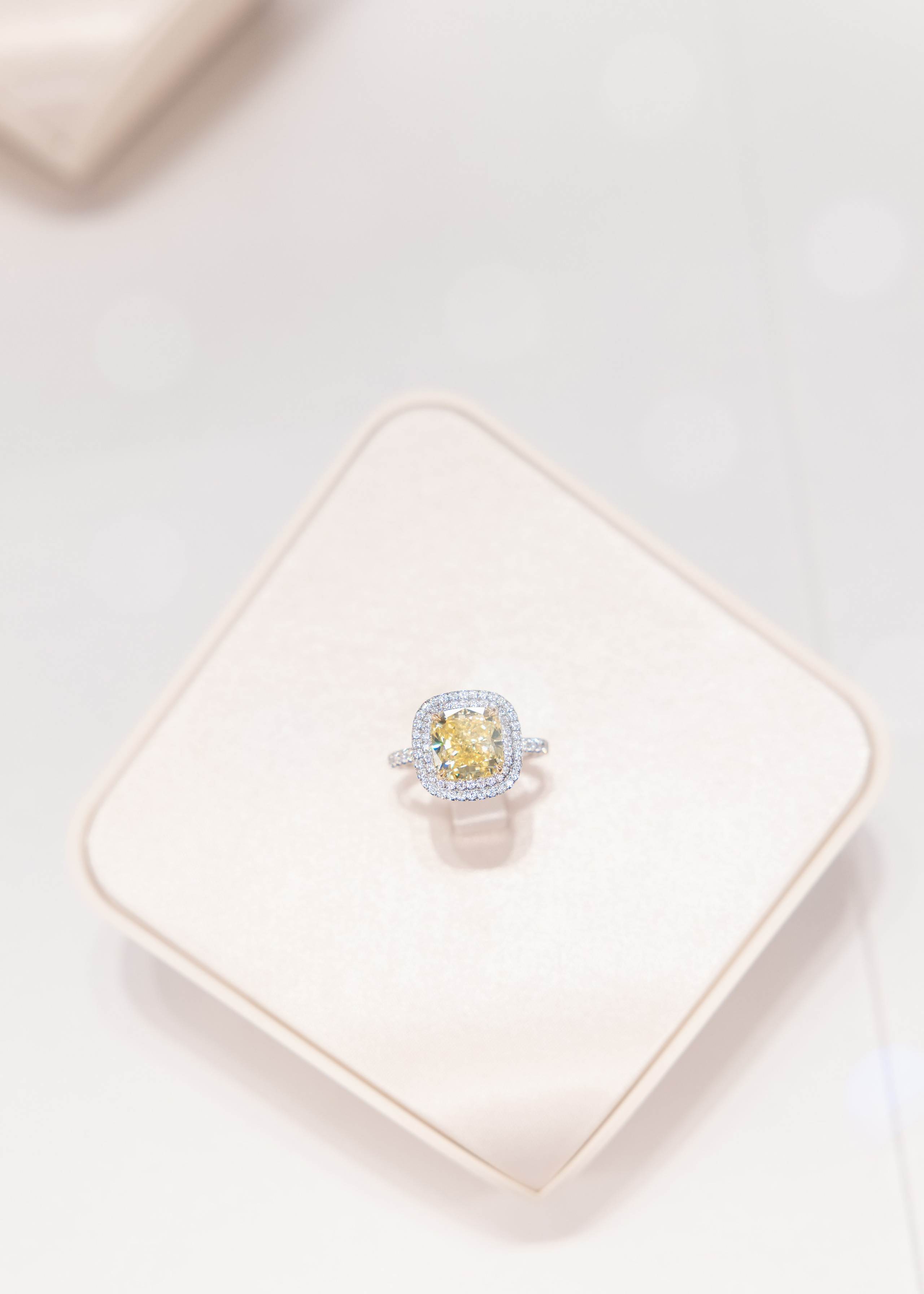 Tiffany. Professional wedding photographer in Copenhagen, Denmark — Julia Byron