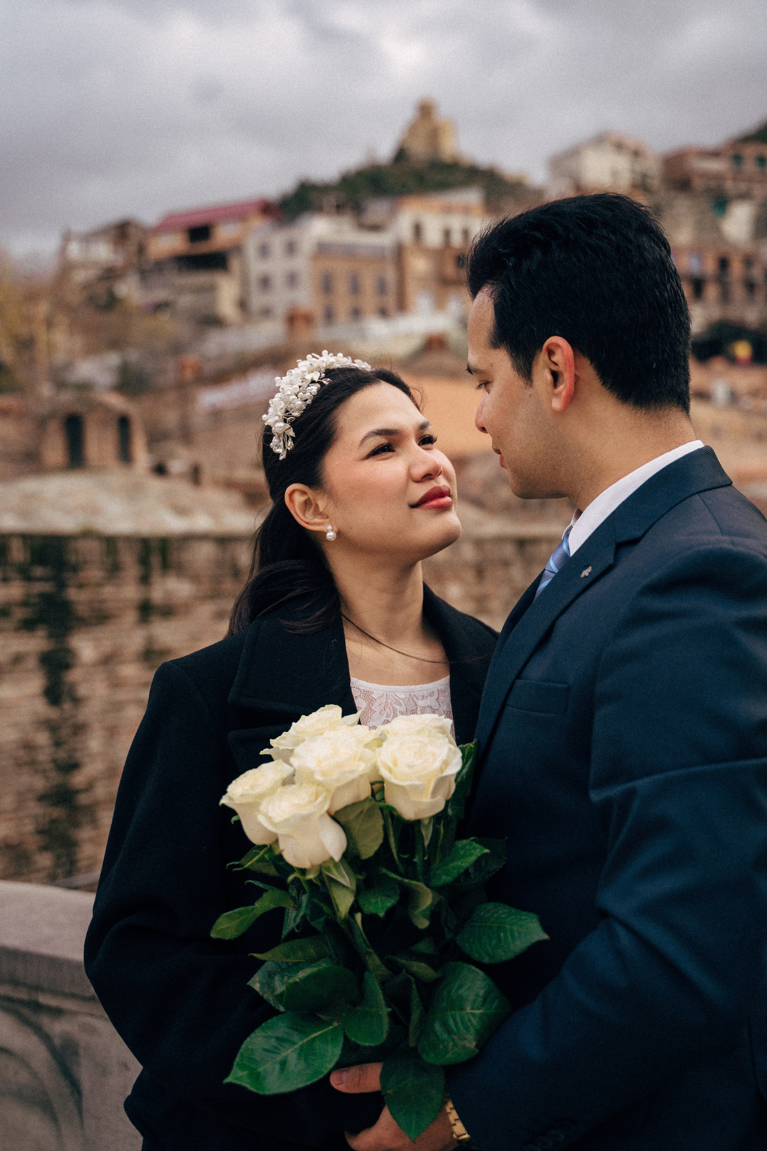Wedding photo shoot in the Tbilisi Botanical Garden in winter