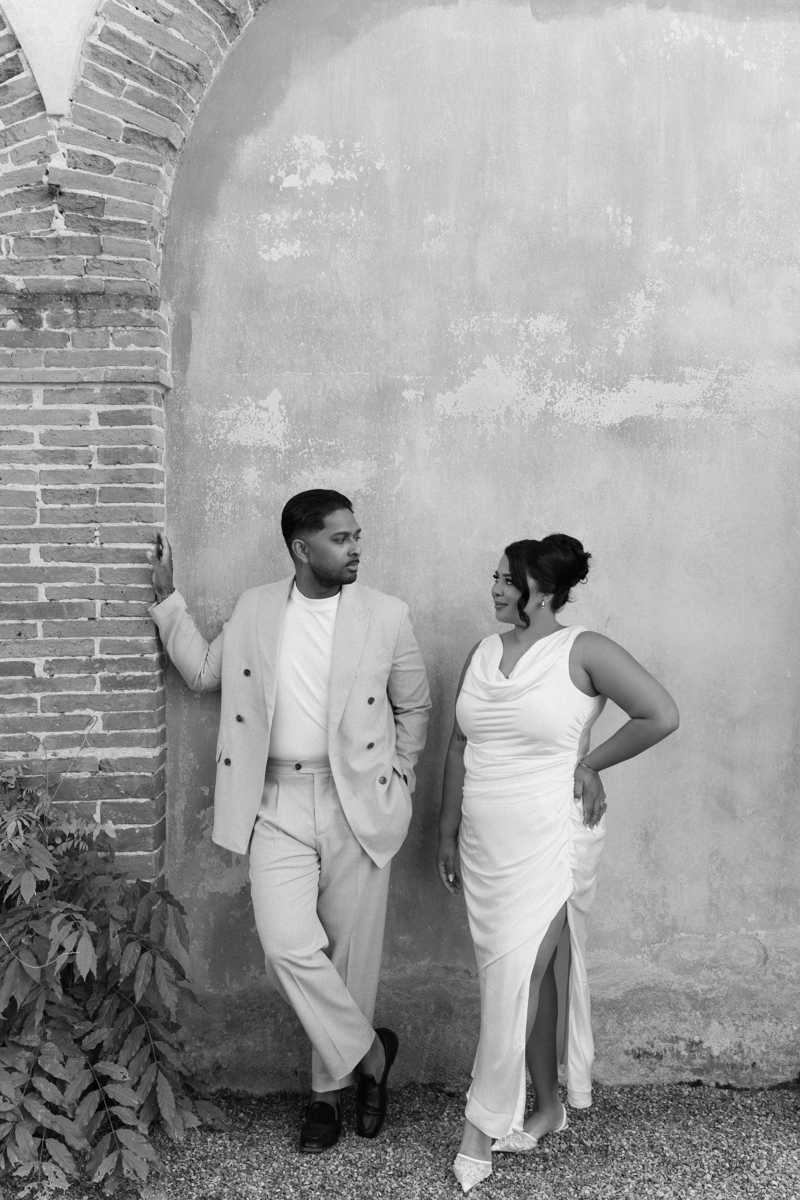 Pre-wedding in Tuscany. Wedding photographer Italy
