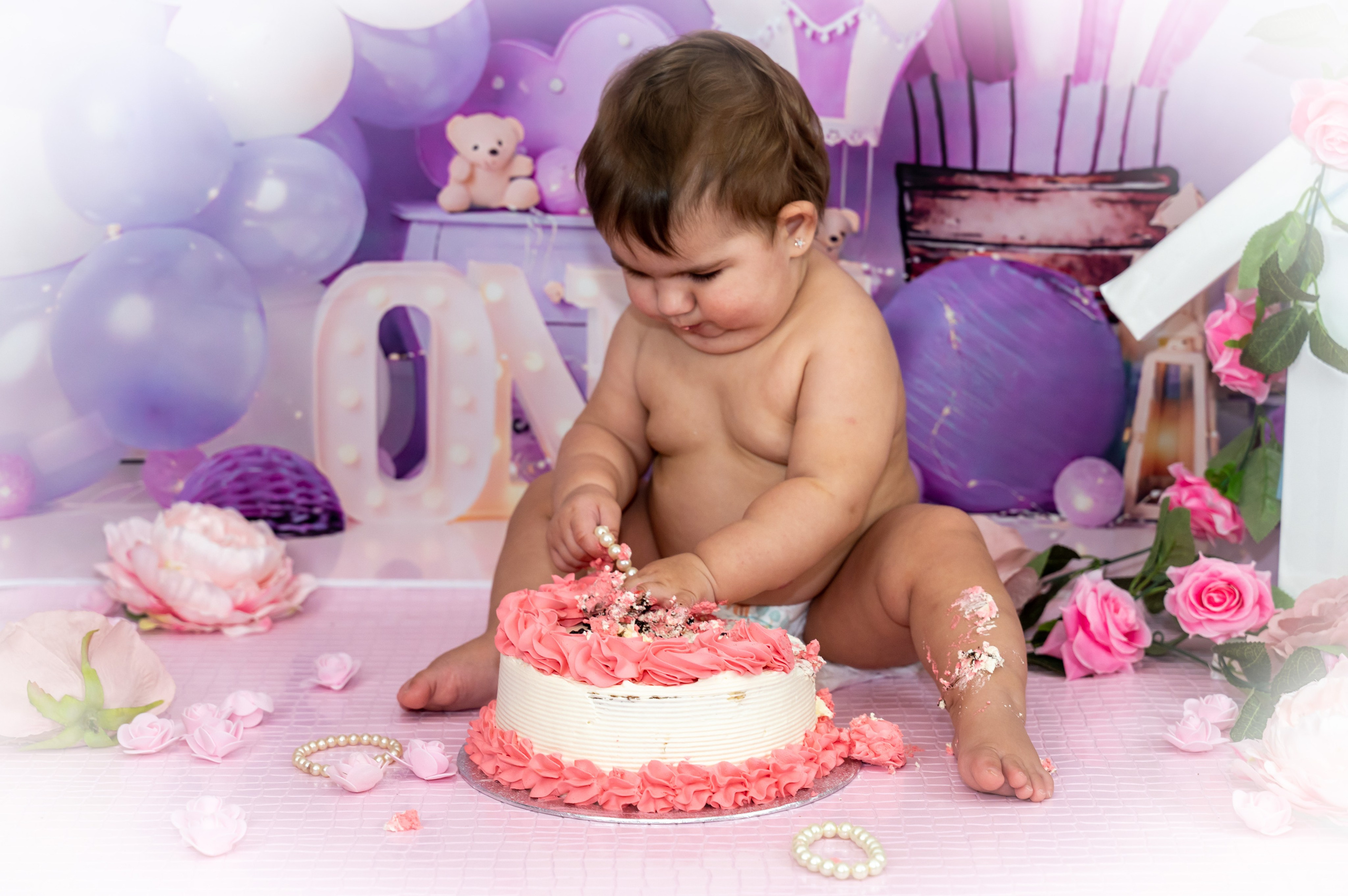 Smash the cake. Lucia Adam Family Photography