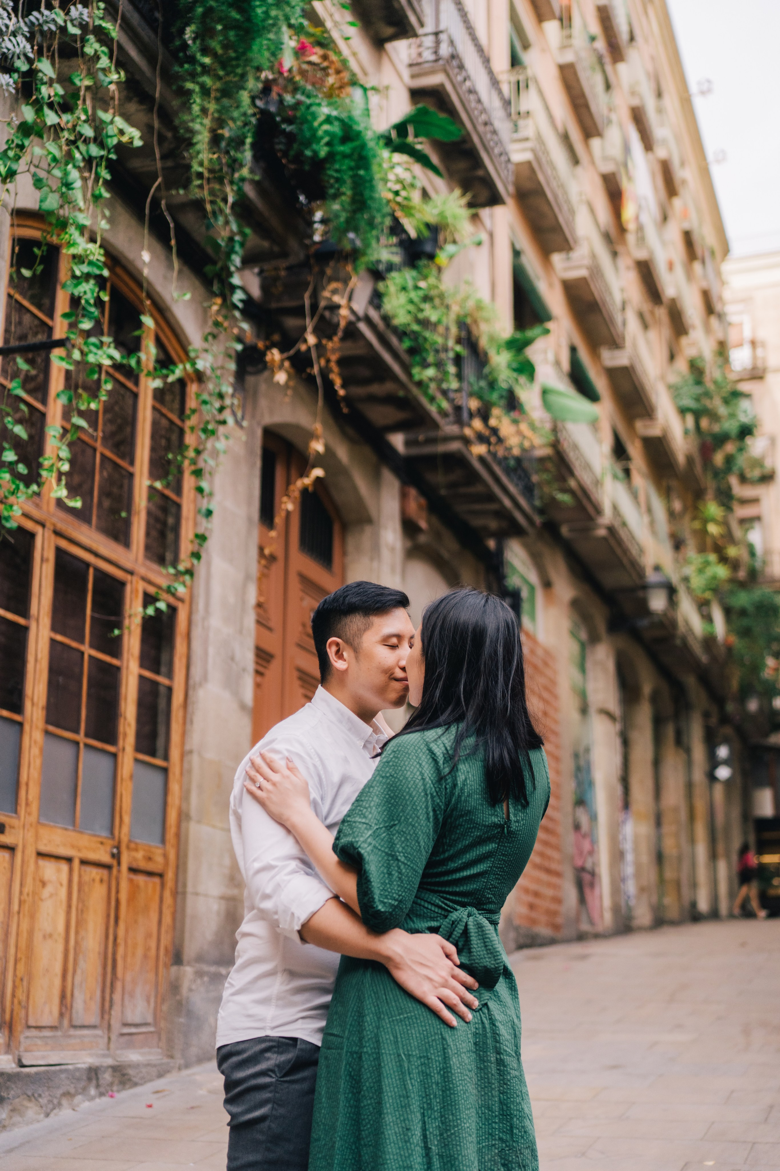 LoveStory in Gothic Quarter. Photographer Kristina Dorina