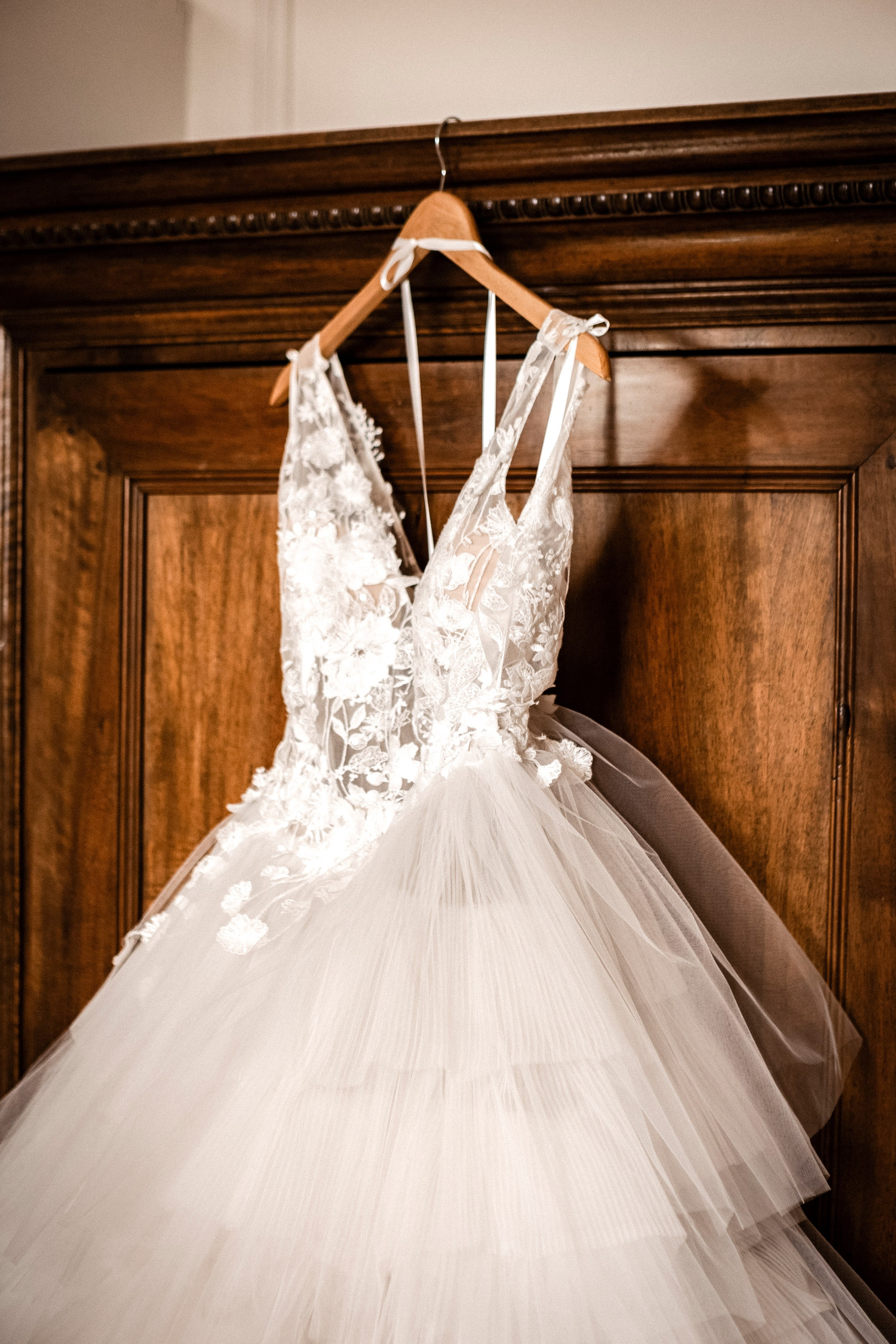 Château de Mercuès perfect for elopements. Eugénie Smirnova — Wedding & Elopement Photographer in Southwest France