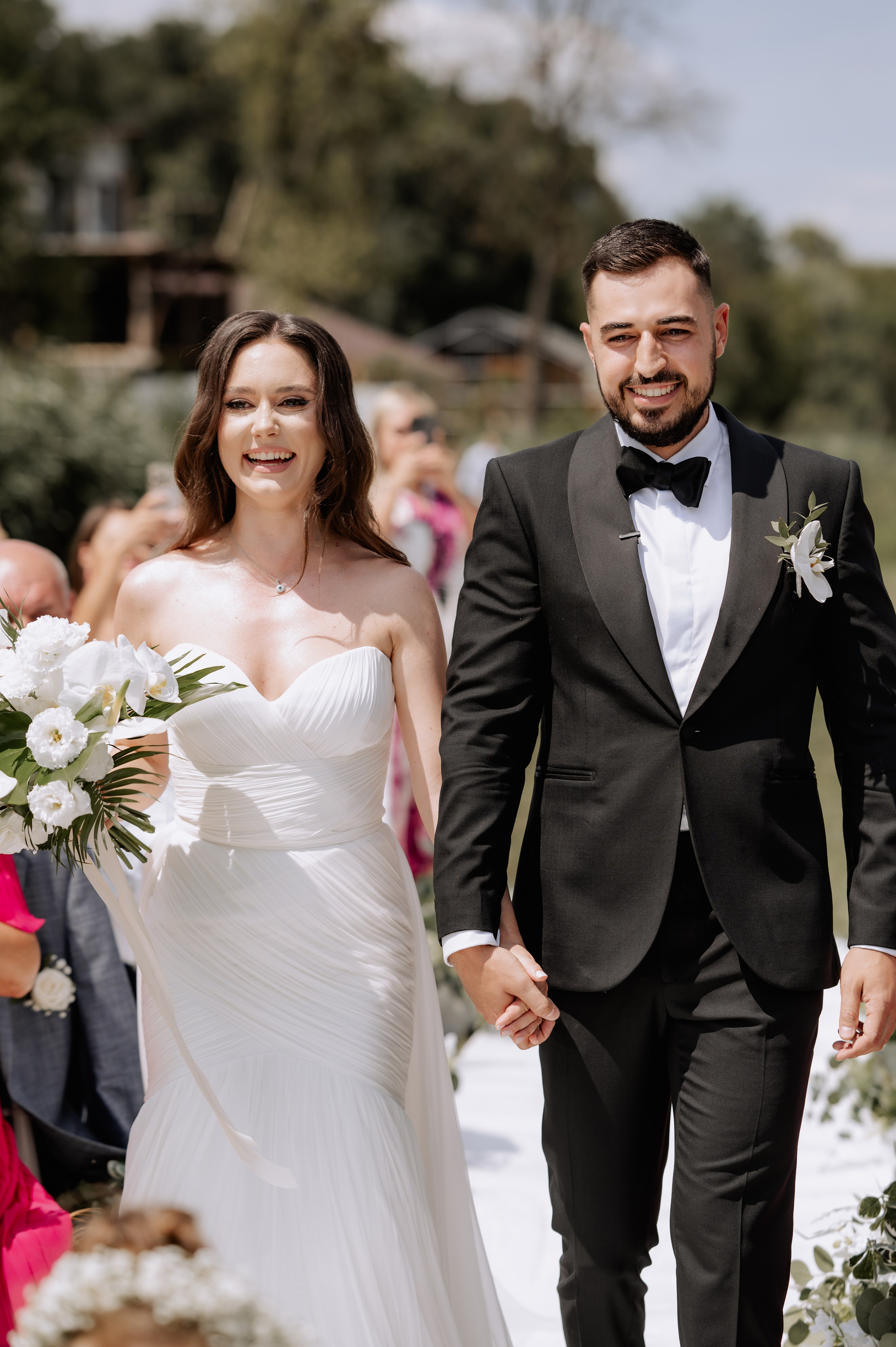 Cununie civila in aer liber , artificii de zi colorate , decor nunta , nunta la Hotel Traian. Proud Vision Weddings | Wedding Photography & Film — Servicii profesionale Foto Video Nunta Iasi