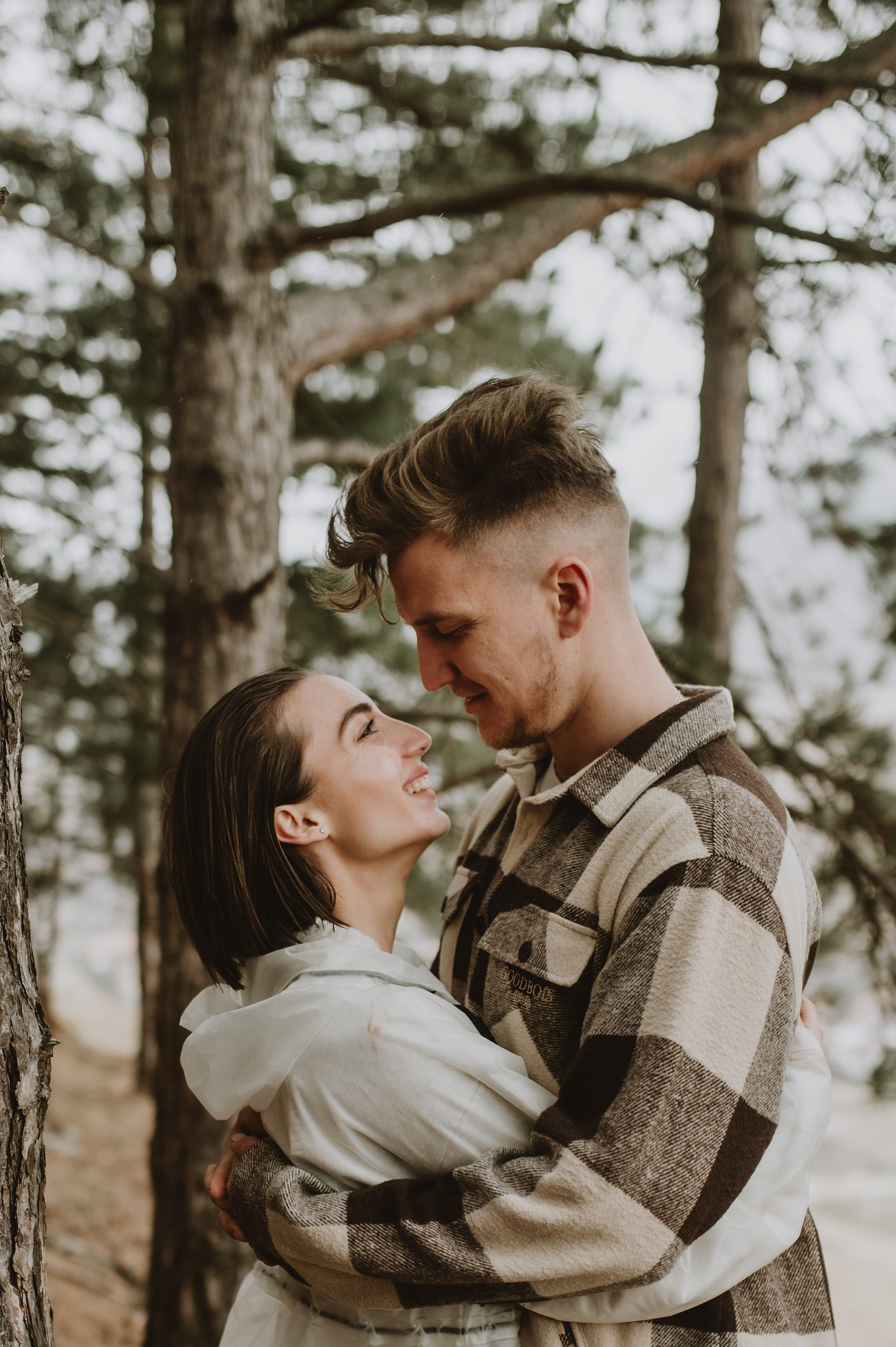 Sedinta foto de cuplu in munti, sedinta save the date pe munte. Proud Vision Weddings | Wedding Photography & Film — Servicii profesionale Foto Video Nunta Iasi