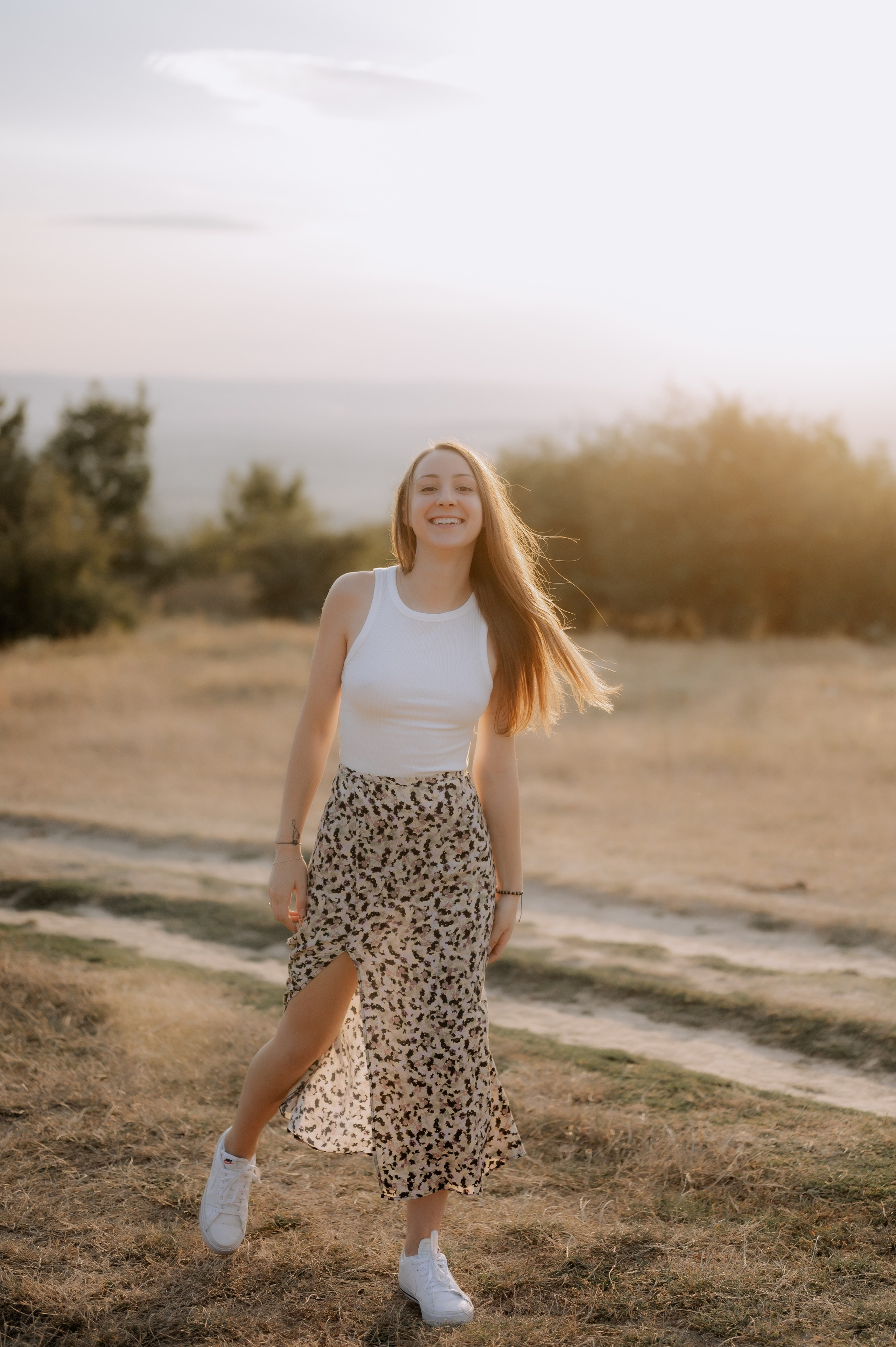 Sedinta foto in natura la apus. Proud Vision Weddings | Wedding Photography & Film — Servicii profesionale Foto Video Nunta Iasi