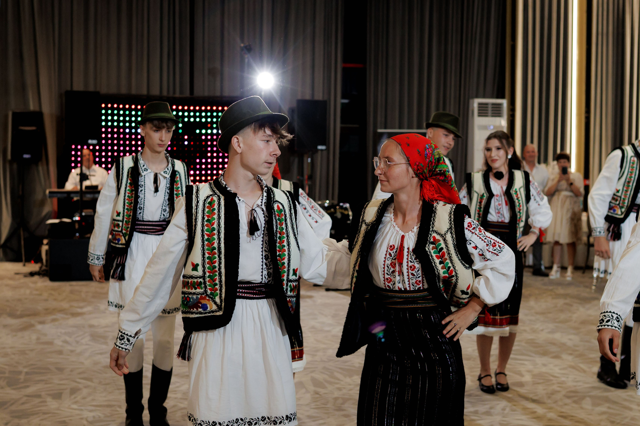 Nunta Nicoleta & Răzvan | Fotografie & Videografie Profesională. Servicii foto-video profesionale, pentru momente de neuitat