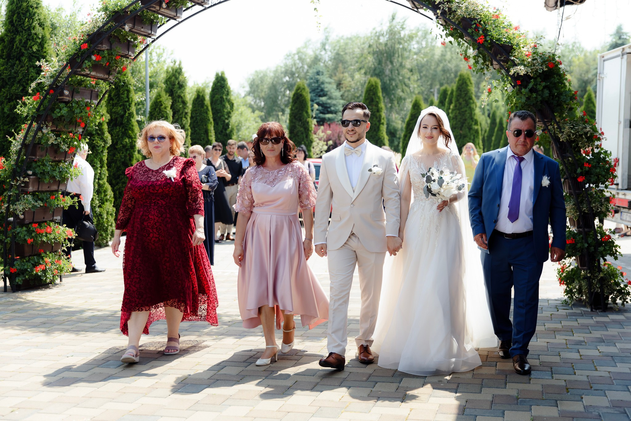 Ioana & Ionuț | Nuntă de poveste la Păstrăvăria Poiana din Mălini județul Suceava. Servicii foto-video profesionale, pentru momente de neuitat