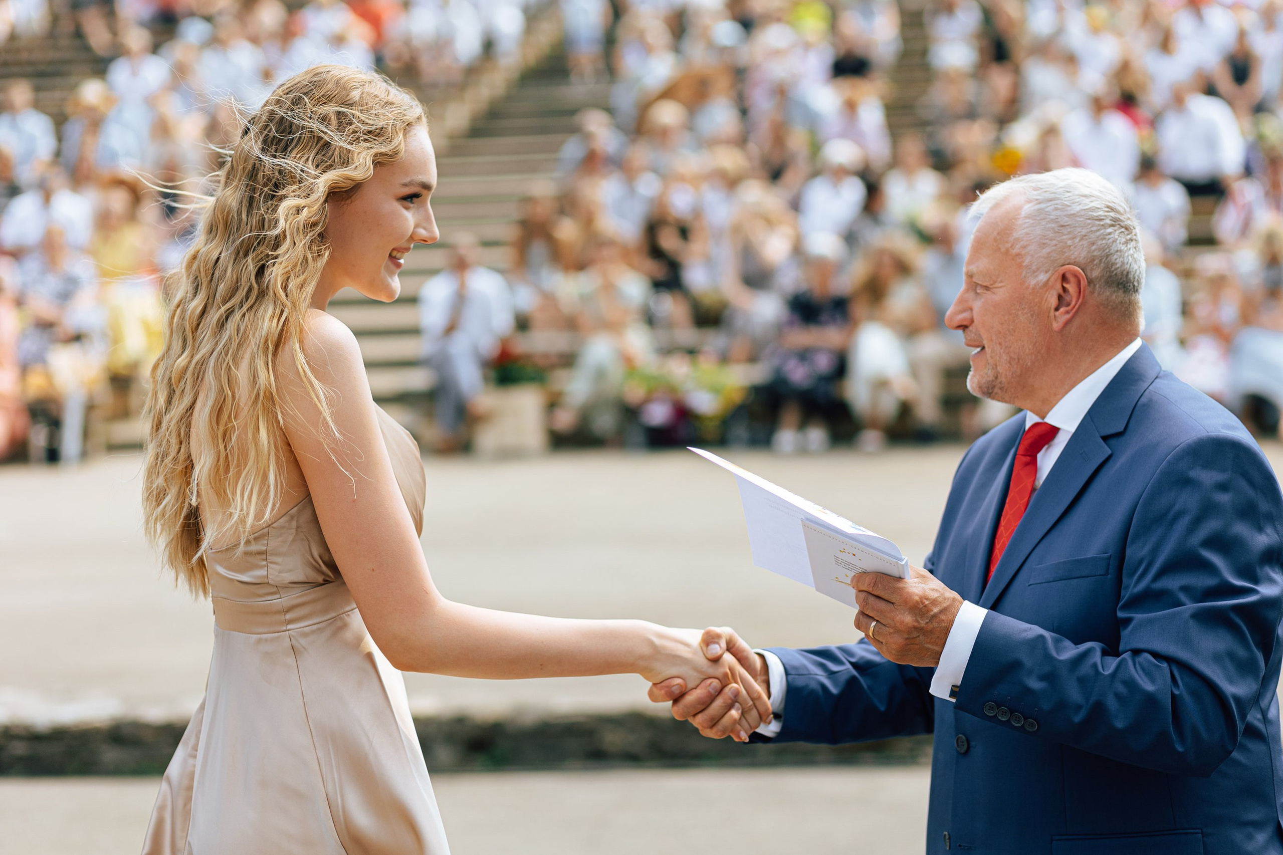 Skolas izlaiduma fotogrāfs