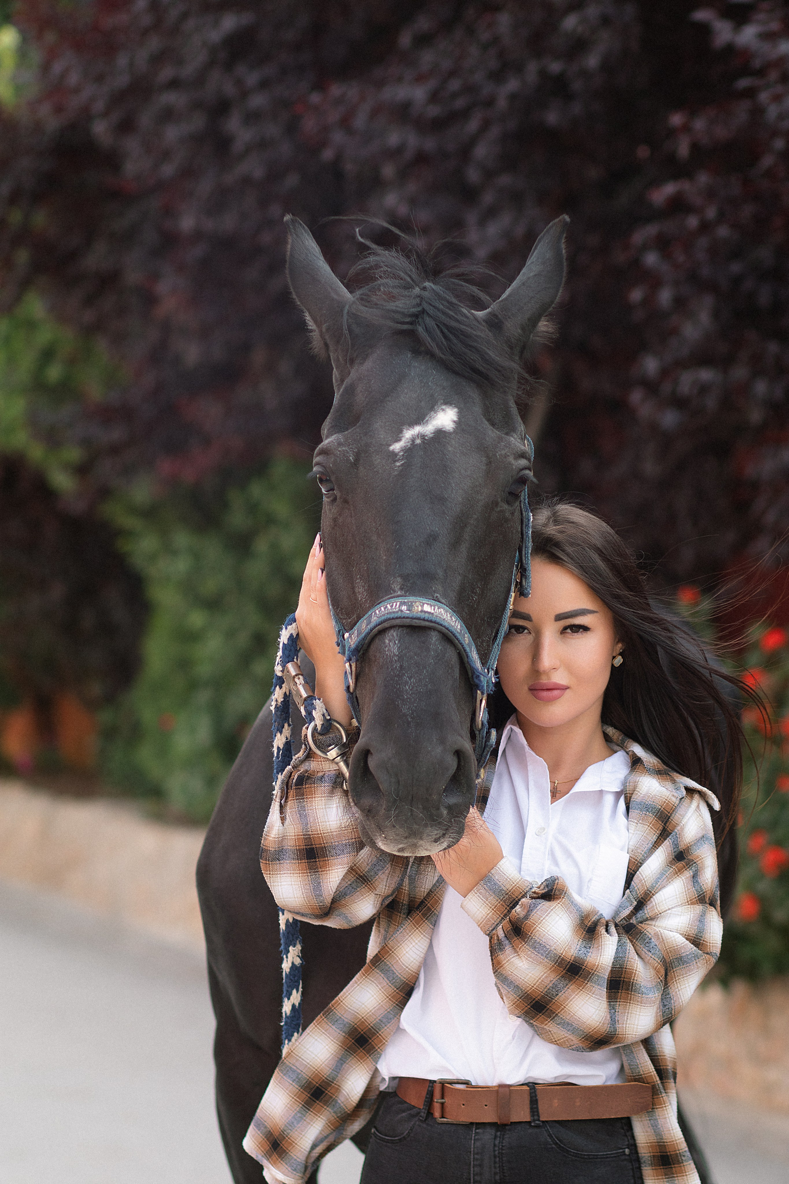 Anastasia — Walk with the horse. Veronika Basova | Photographer | Cinematic & Magazine | Amman, Jordan
