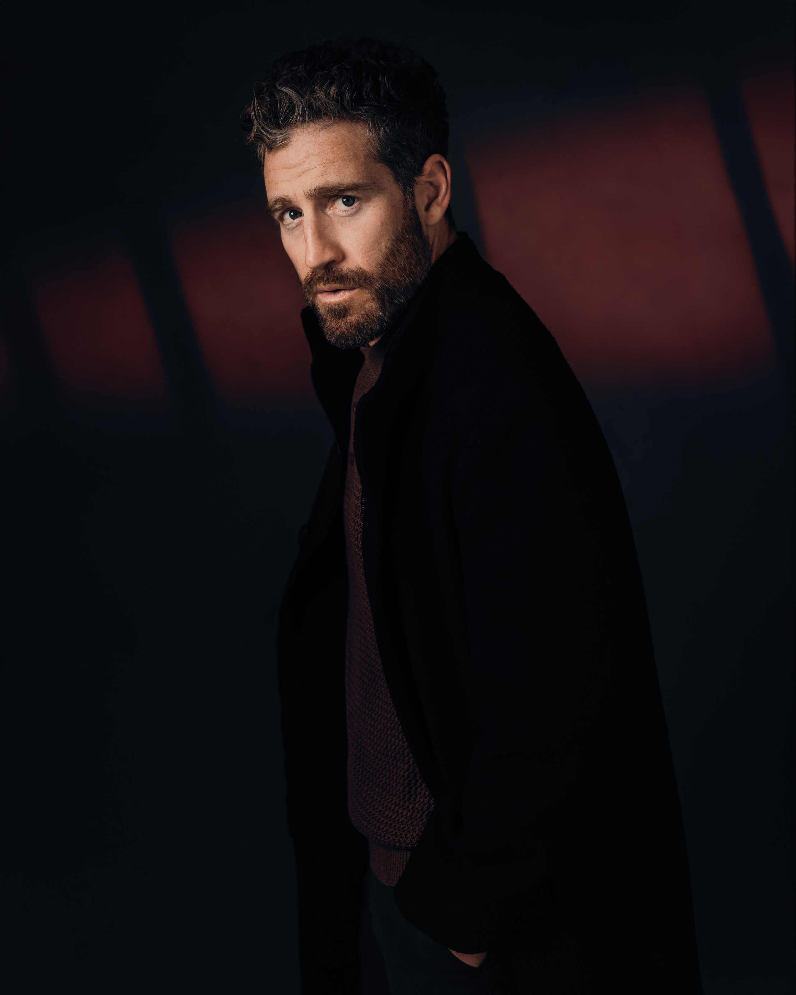 Личный портрет для профиля и резюме. Мужская персональная съёмка в Москве.