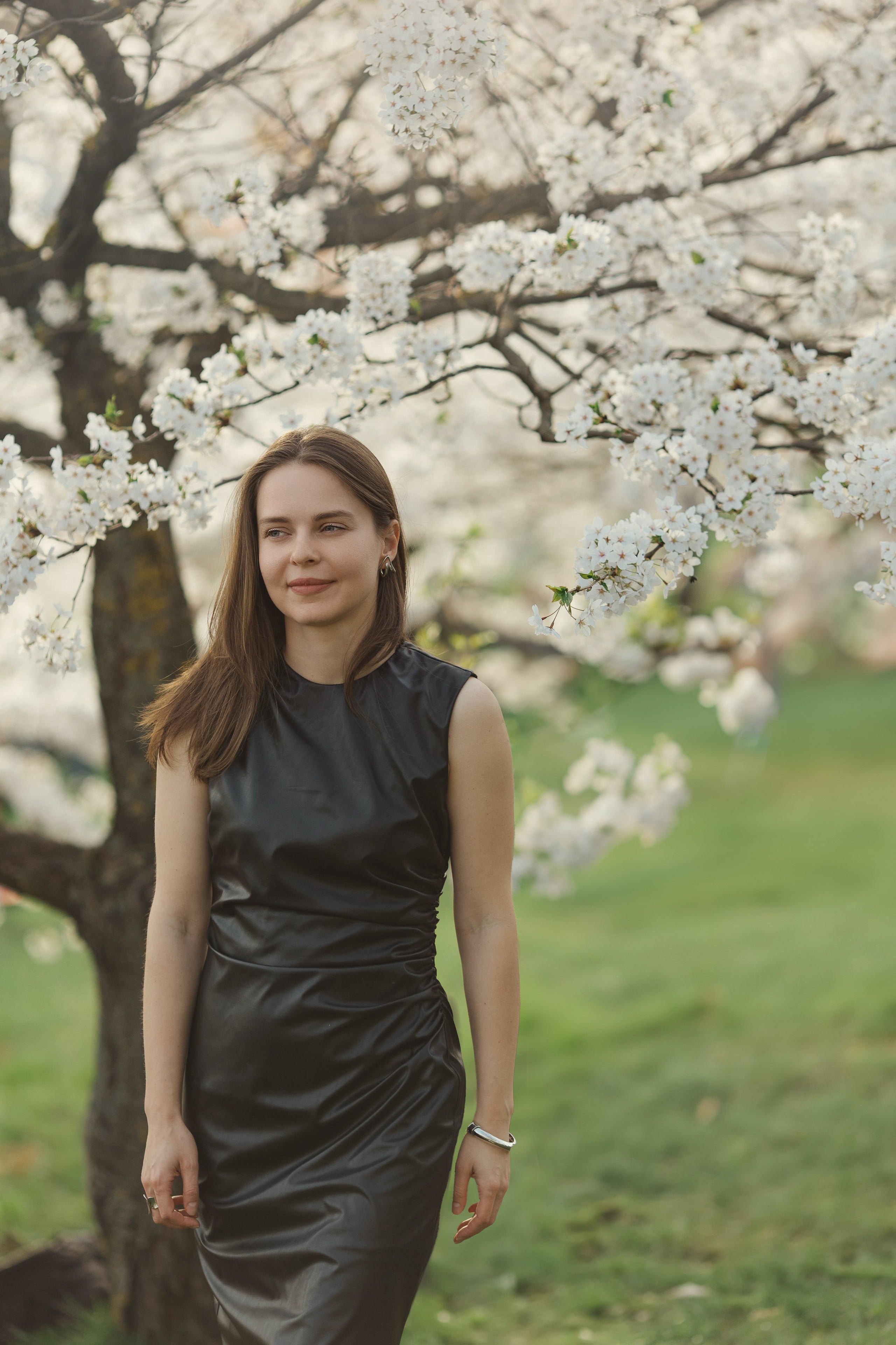 Прогулка Ольги в сакуре. Family photographer in Vilnuis Svetlana Naumova