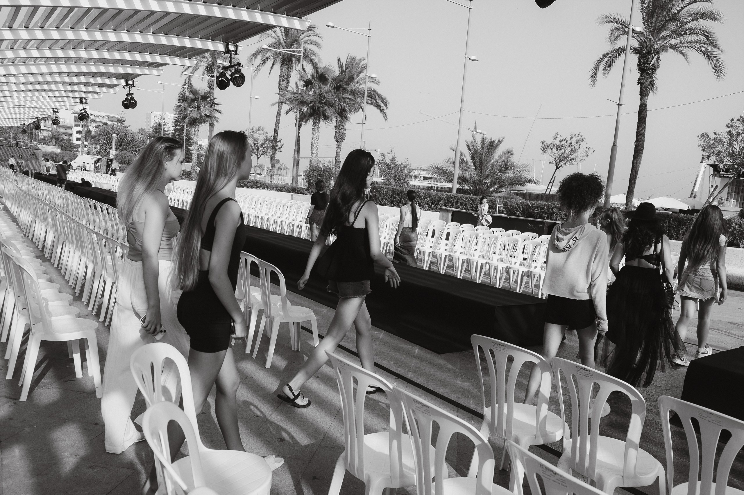 Preparación del backstage de una marca en un desfile de moda en Torrevieja — Fotógrafo de backstage Andrey Lukovnikov