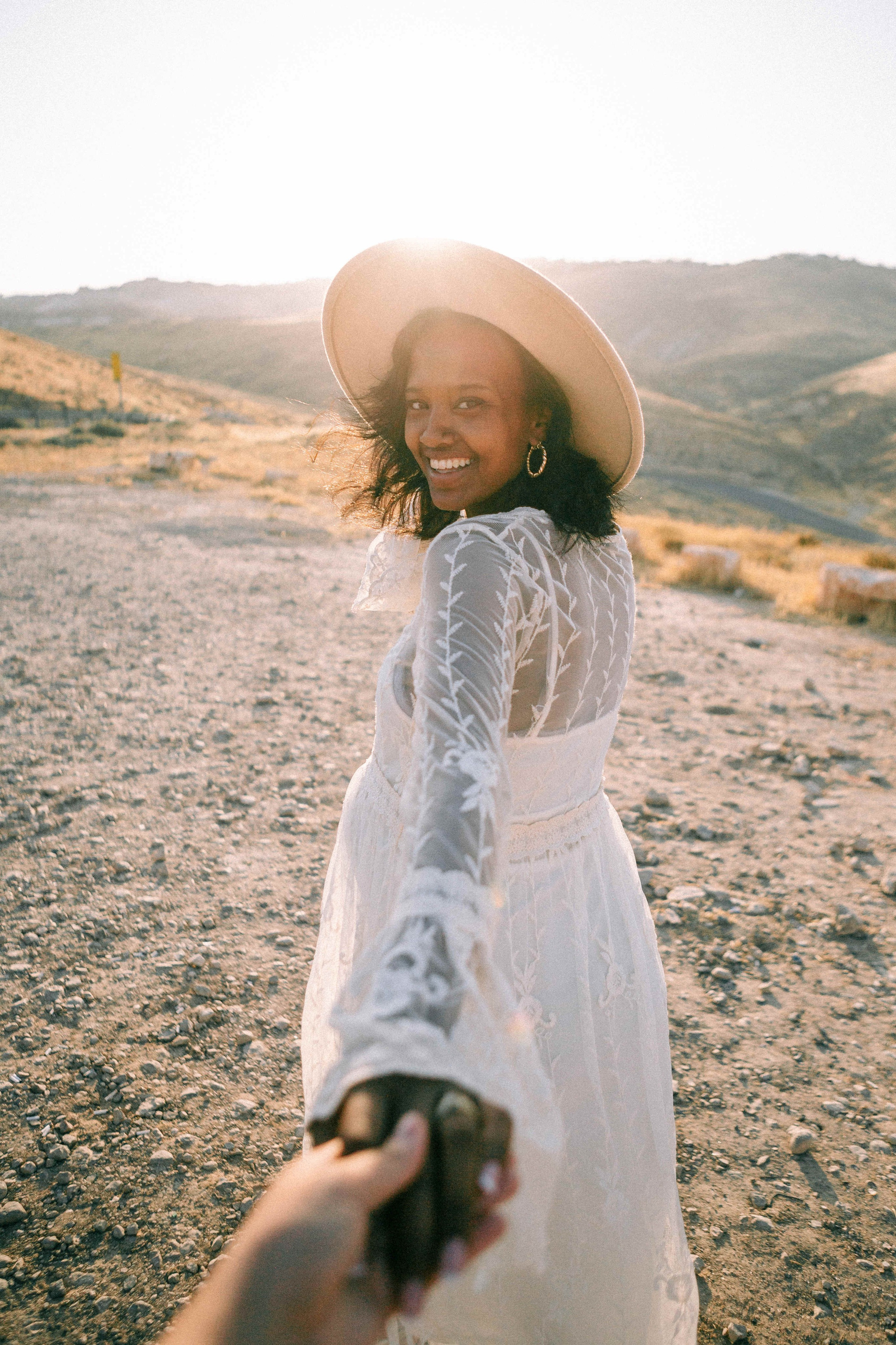 PHOTO SESSION IN THE DESERT NEAR MAALE ADUMIM. PHOTOGRAPHER IN ISRAEL