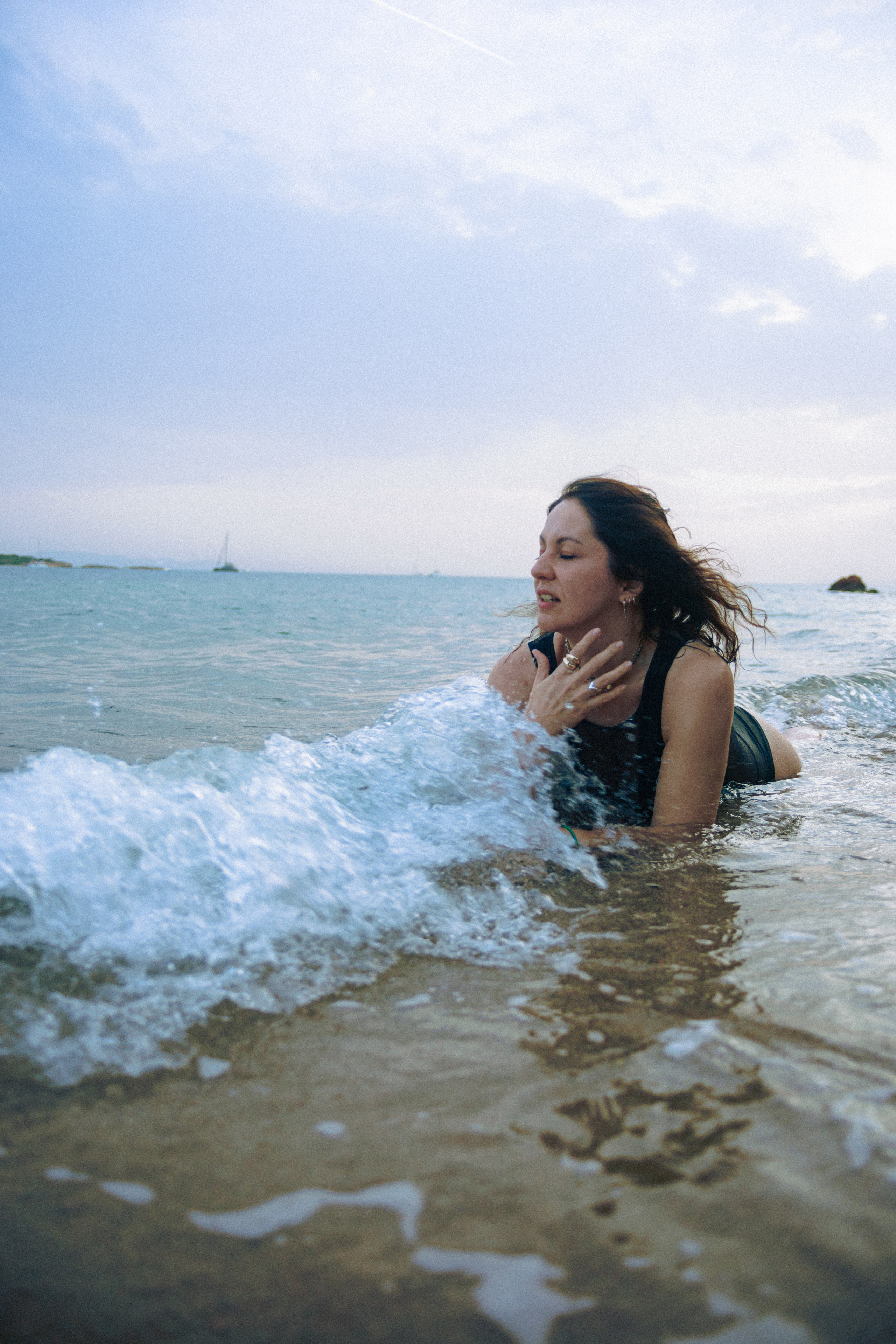 Seaside photoshoot for Elena. Photographer in Greece Kristina
