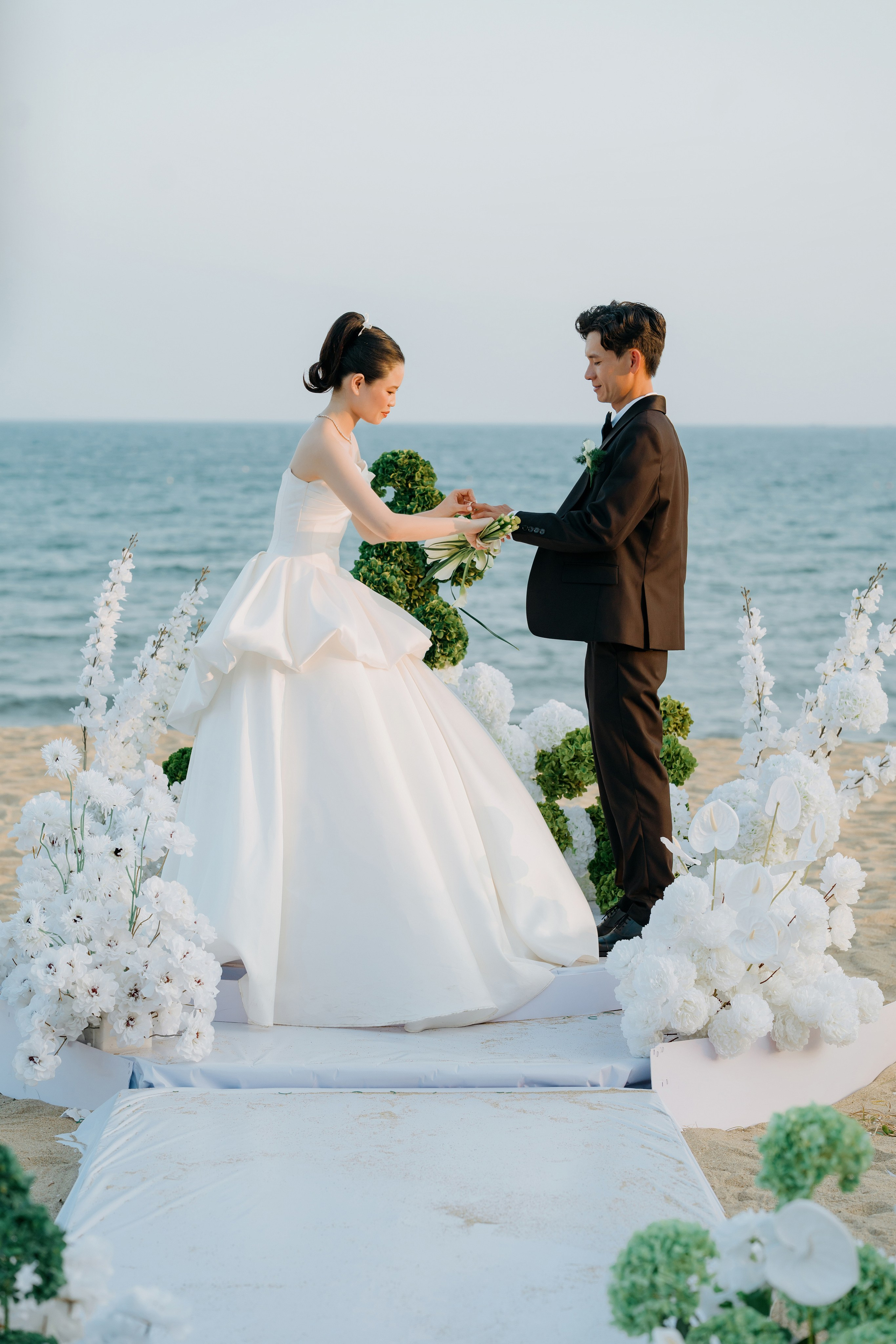 DIEU & THINH/Destination Wedding. Nhiếp ảnh gia đám cưới hàng đầu tại Thành Phố Hồ Chí Minh