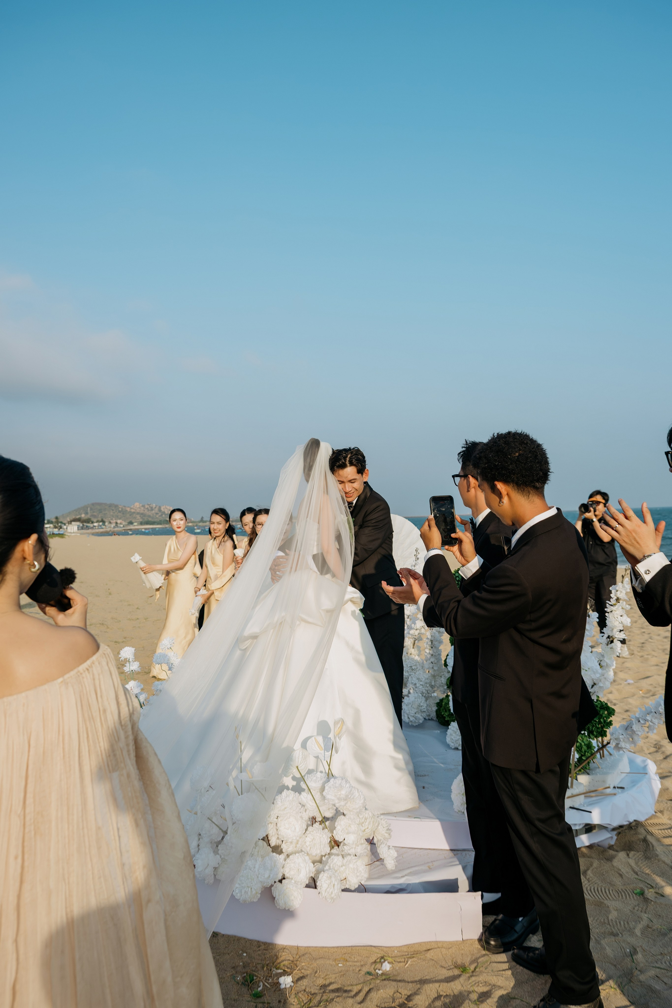 DIEU & THINH/Destination Wedding. Nhiếp ảnh gia đám cưới hàng đầu tại Thành Phố Hồ Chí Minh