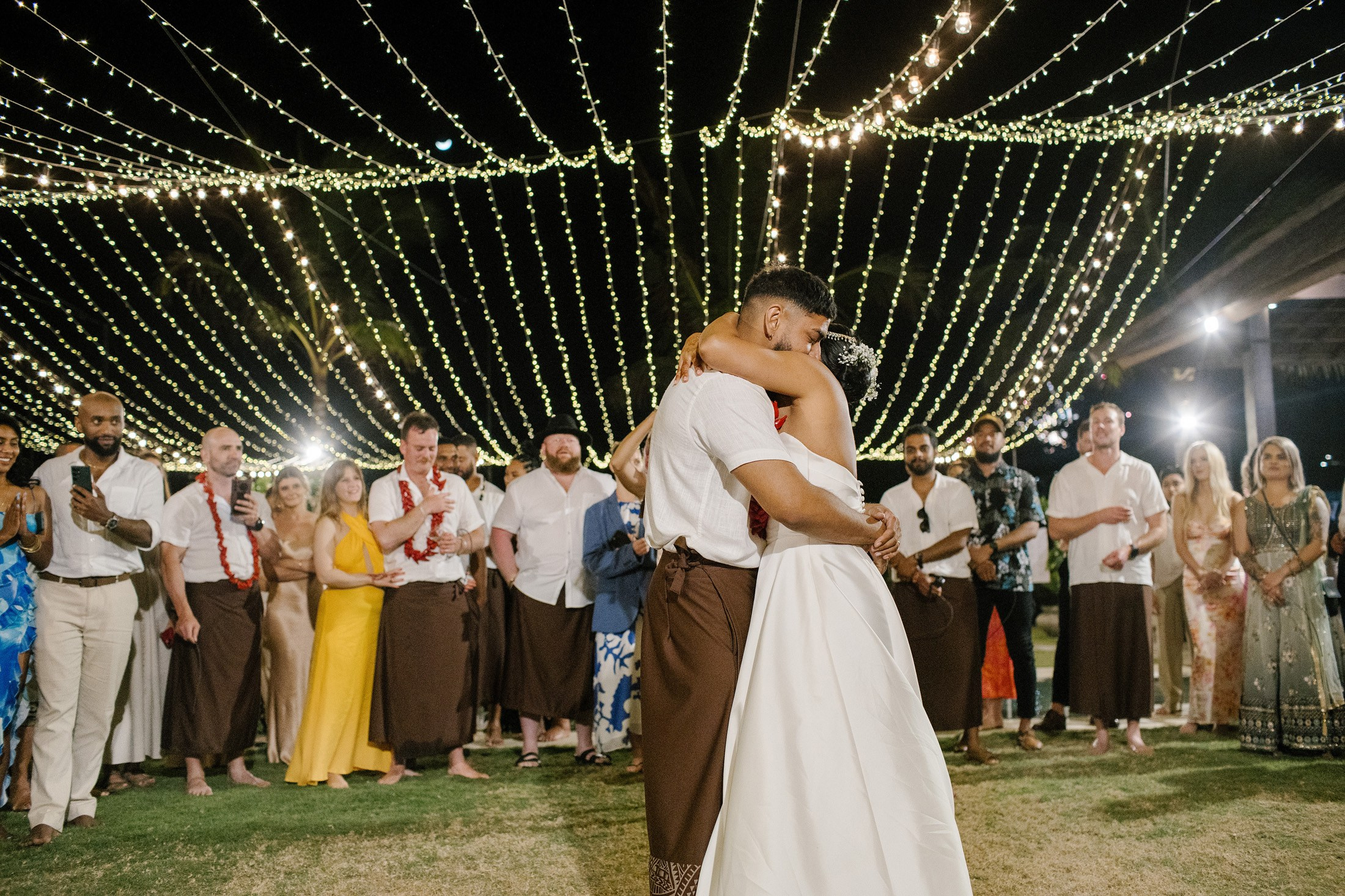 Big funny wedding with guests in paradise Bali island. Get.it.feel — Aesthetic Photography and Videography