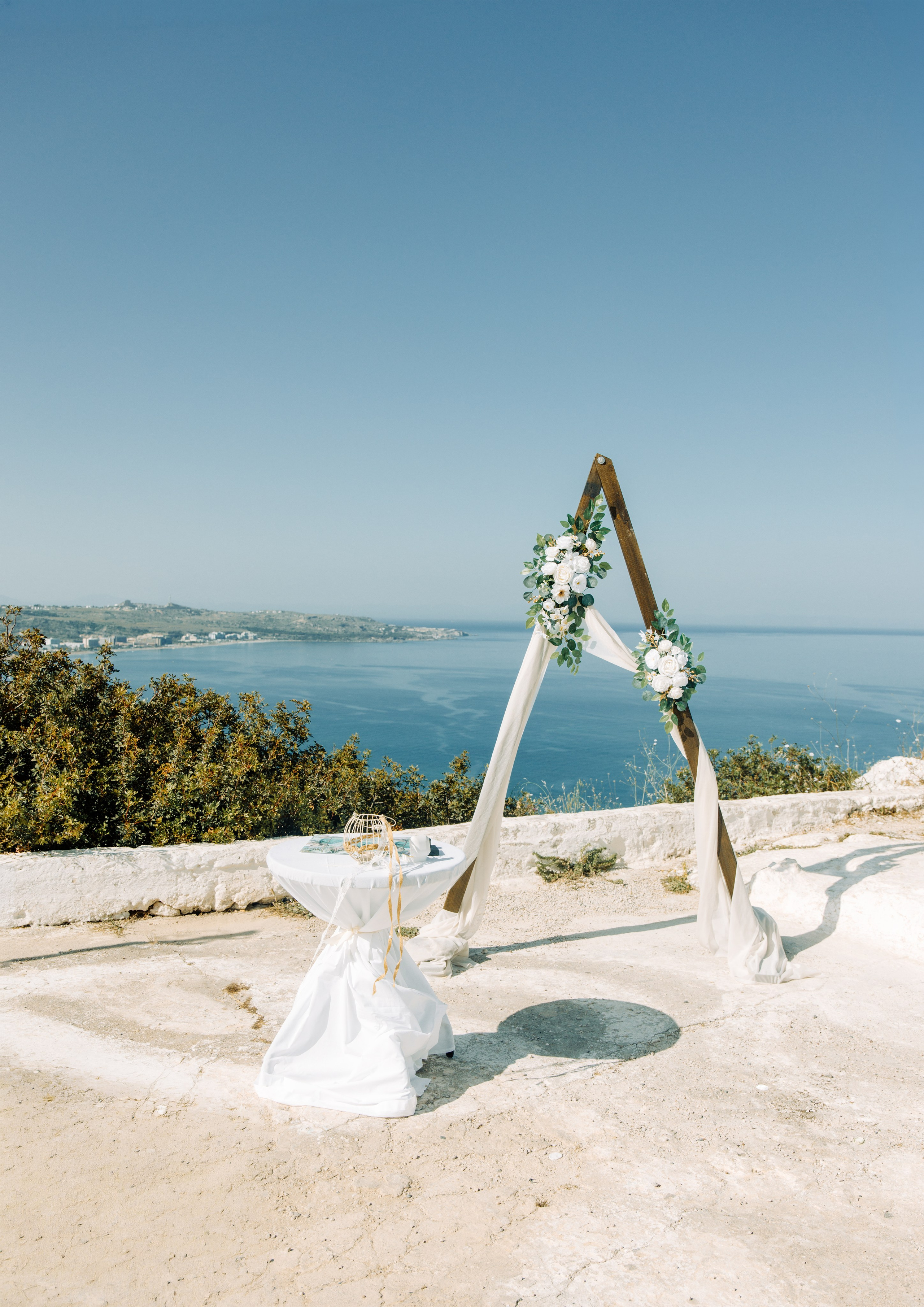Ring exchange ceremony. Portrait- und Hochzeitsfotografin Irene Art Photo mit Sitz auf der griechischen Insel Rhodos