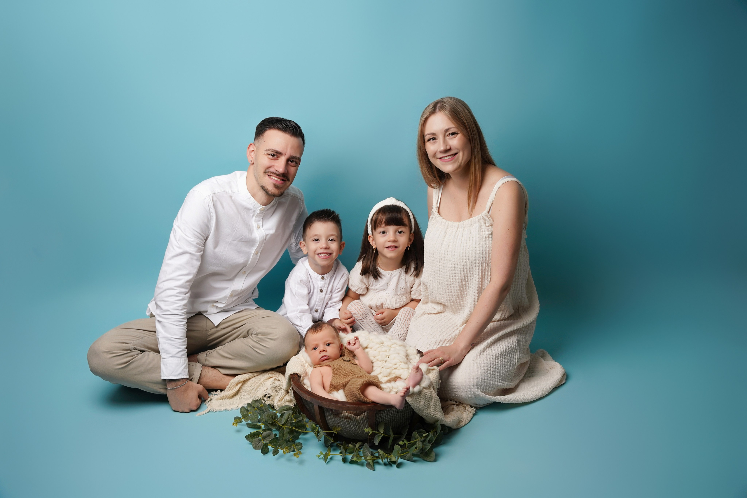 Leano & Familie. Neugeborenenfotografin und Retoucher in Augsburg Nastassia Schneider