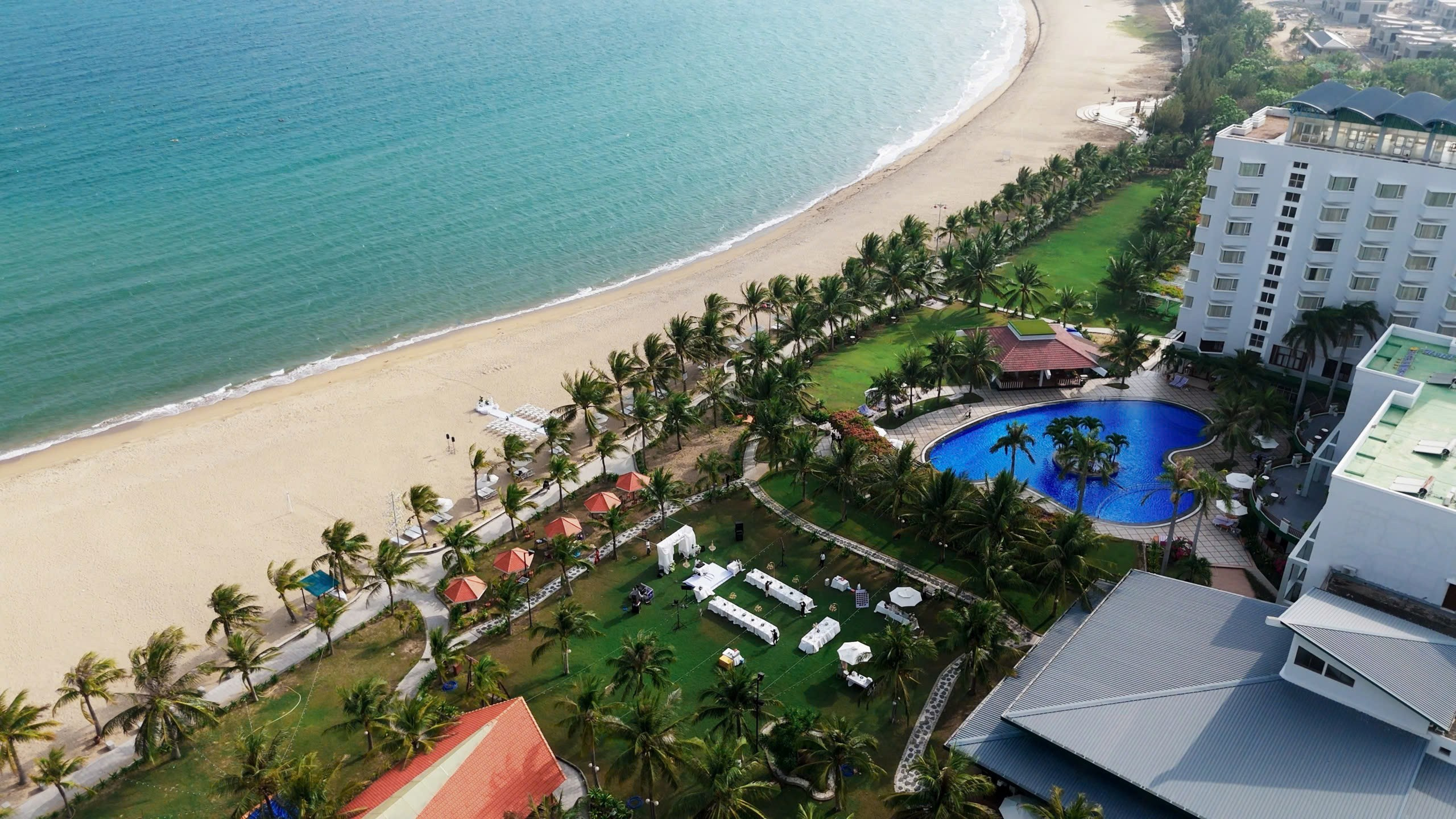 DIEU & THINH/Destination Wedding. Nhiếp ảnh gia đám cưới hàng đầu tại Thành Phố Hồ Chí Minh