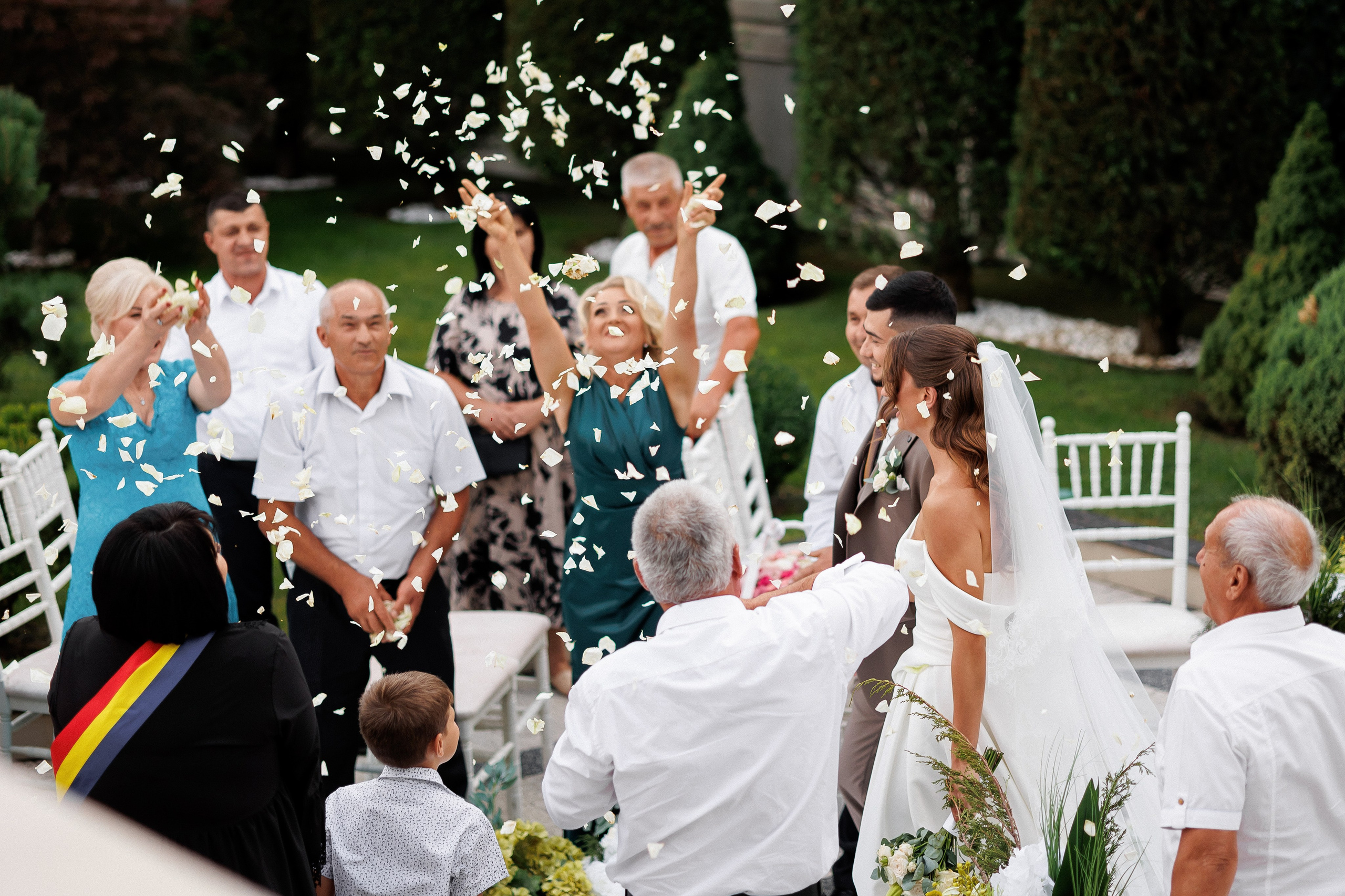 Eugen & Livia — Grand Elysee — Wedding Day. Servicii Foto și Video 067188353