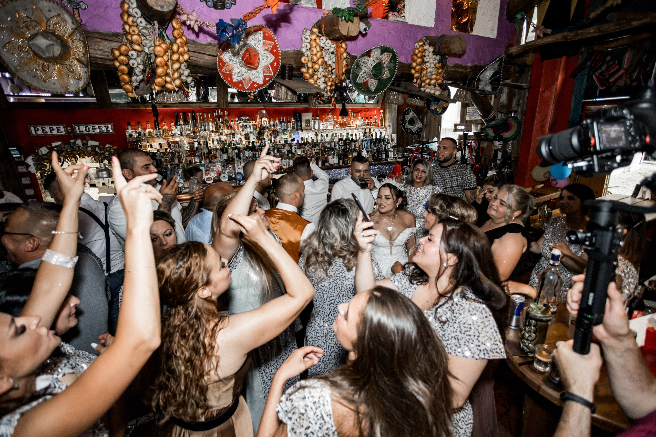 Pavel & Yveta. Svatební fotograf a kameraman v Česku a po celé Evropě — Teplice, Ústí nad Labem, Praha, Drážďany