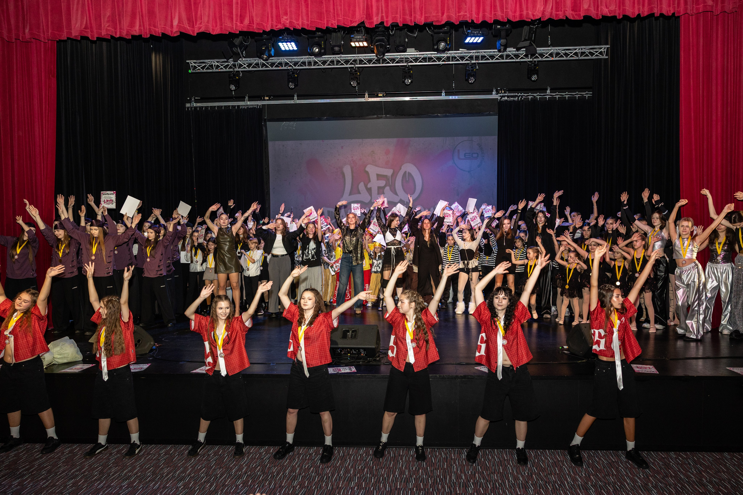 LEO DANCE SHOW WINTER 2025. Семейный и детский фотограф в Варшаве Мила Бобровская