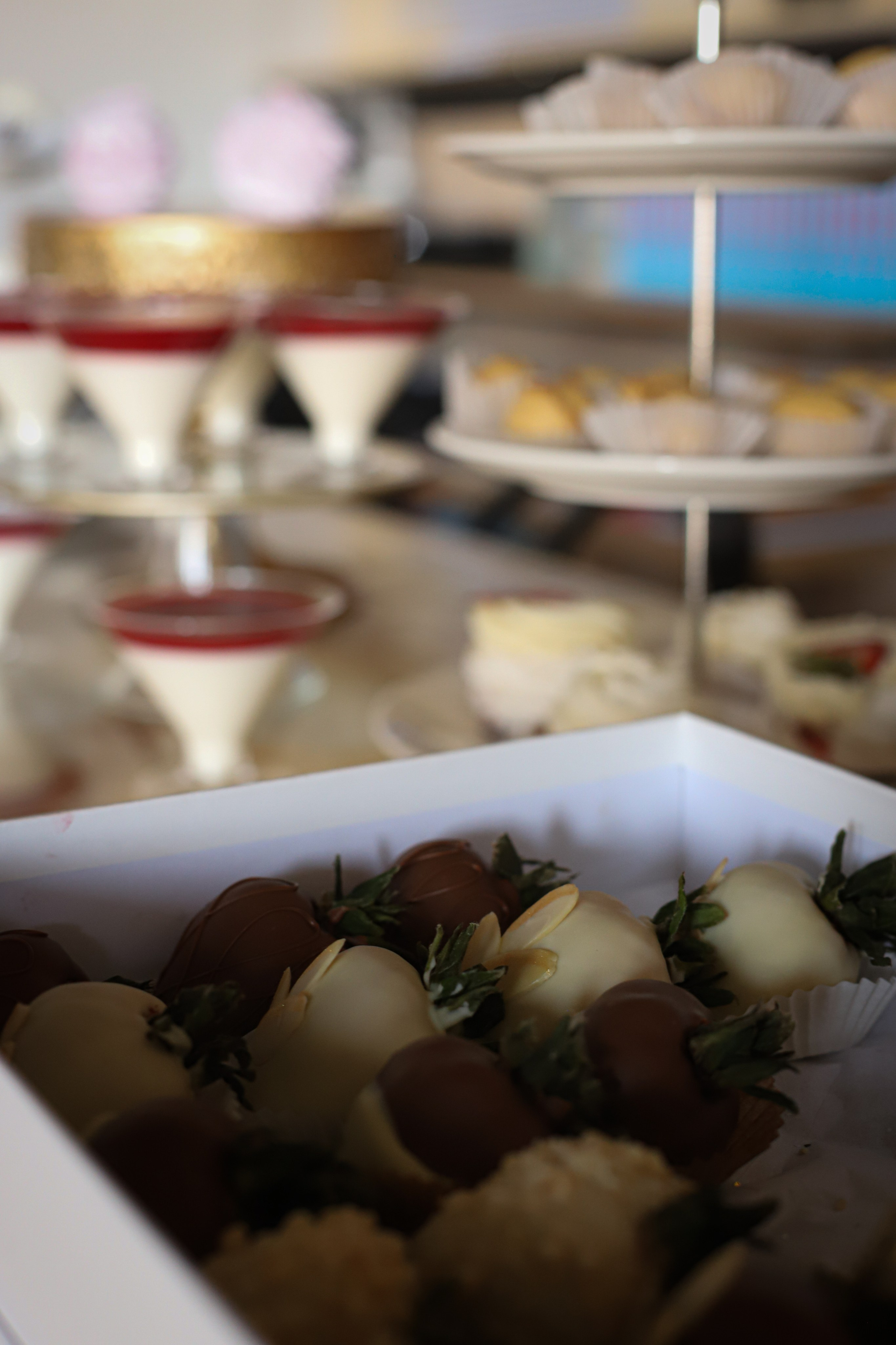 Пляшки для перемоги. VALERIIA VIUNOVA individual shooting\love story\event\brand