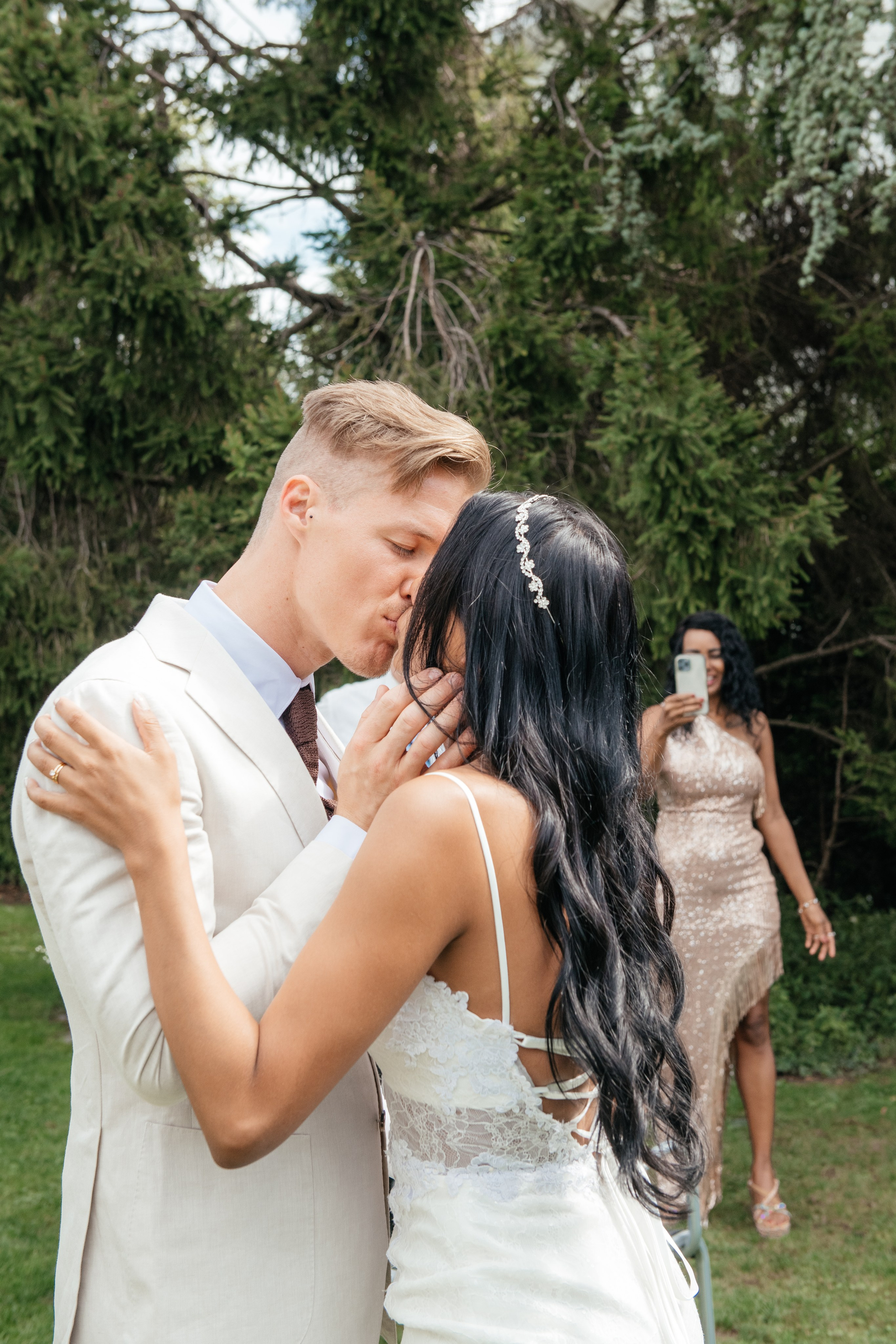 KAIANE & BENJAMIN Meilen, Switzerland. I am Elena Altendorfer. Wedding photographer in Zurich and Switzerland