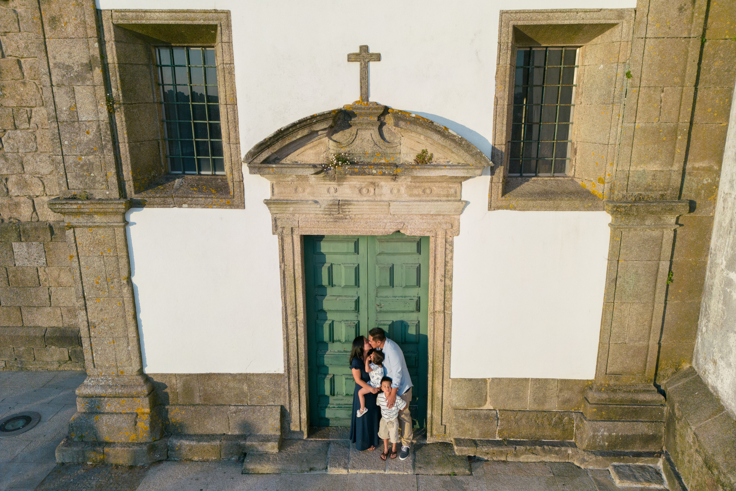Family photo shoot in Porto. Photographer in Portugal Polina Gotovaya