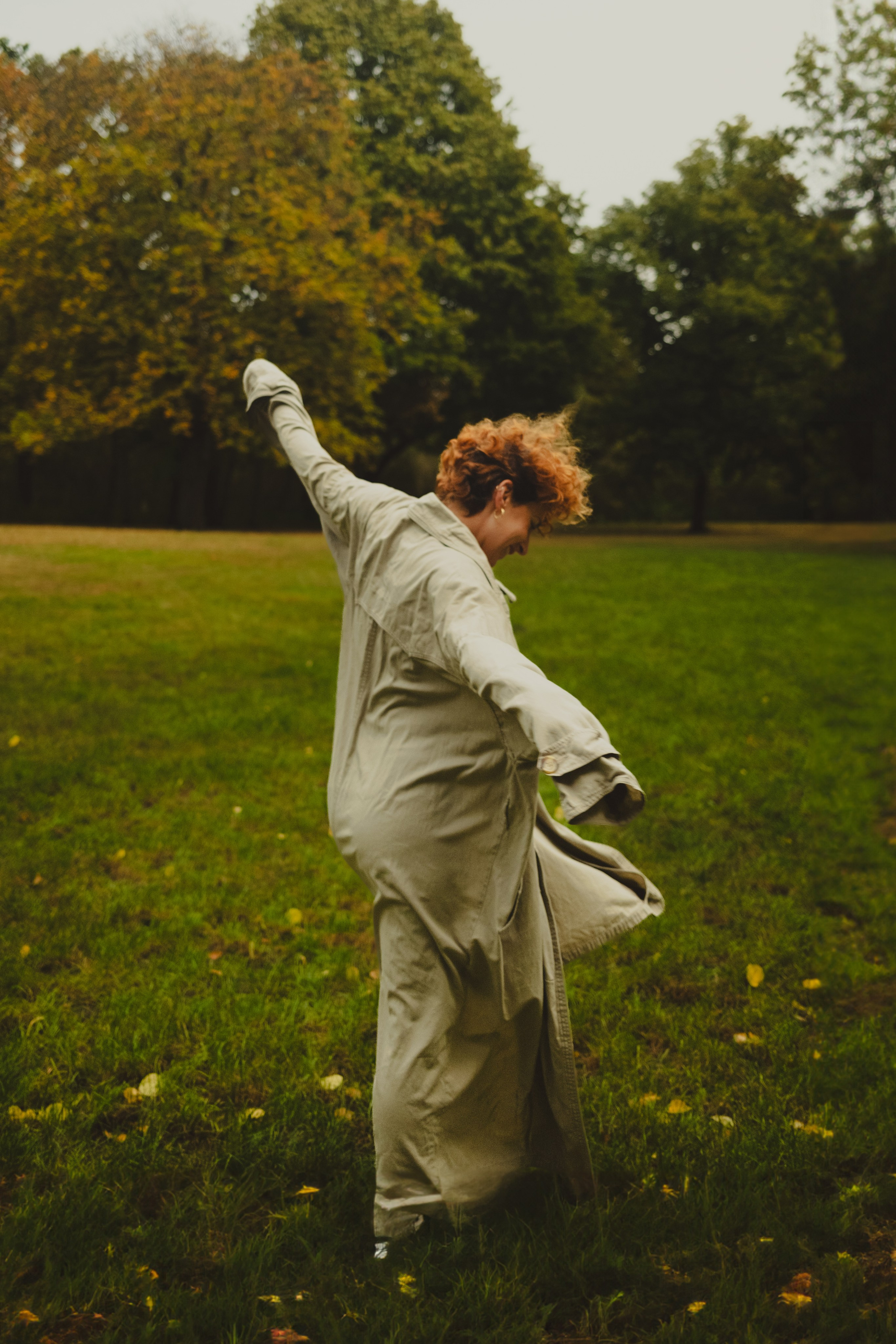 Dancing through Berlin. Professional Photographer in Berlin — Portraits, Love Story, Events, F