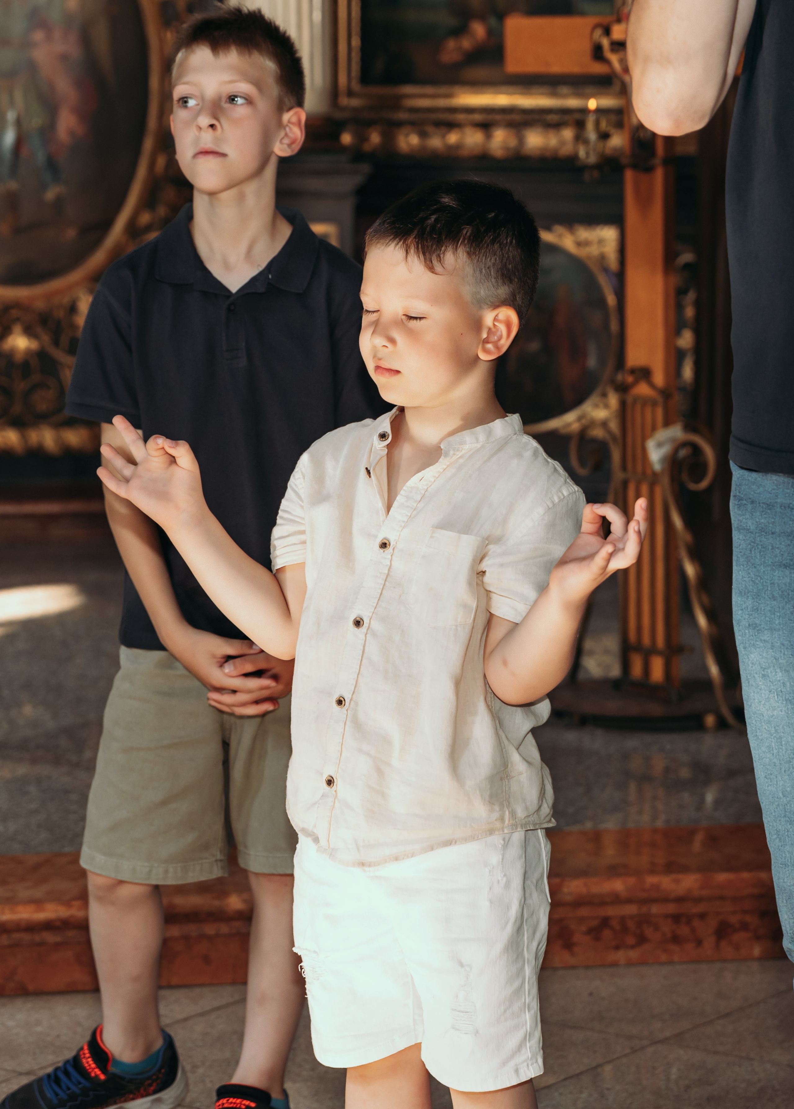 Decak posmatra krstenje u Beogradu