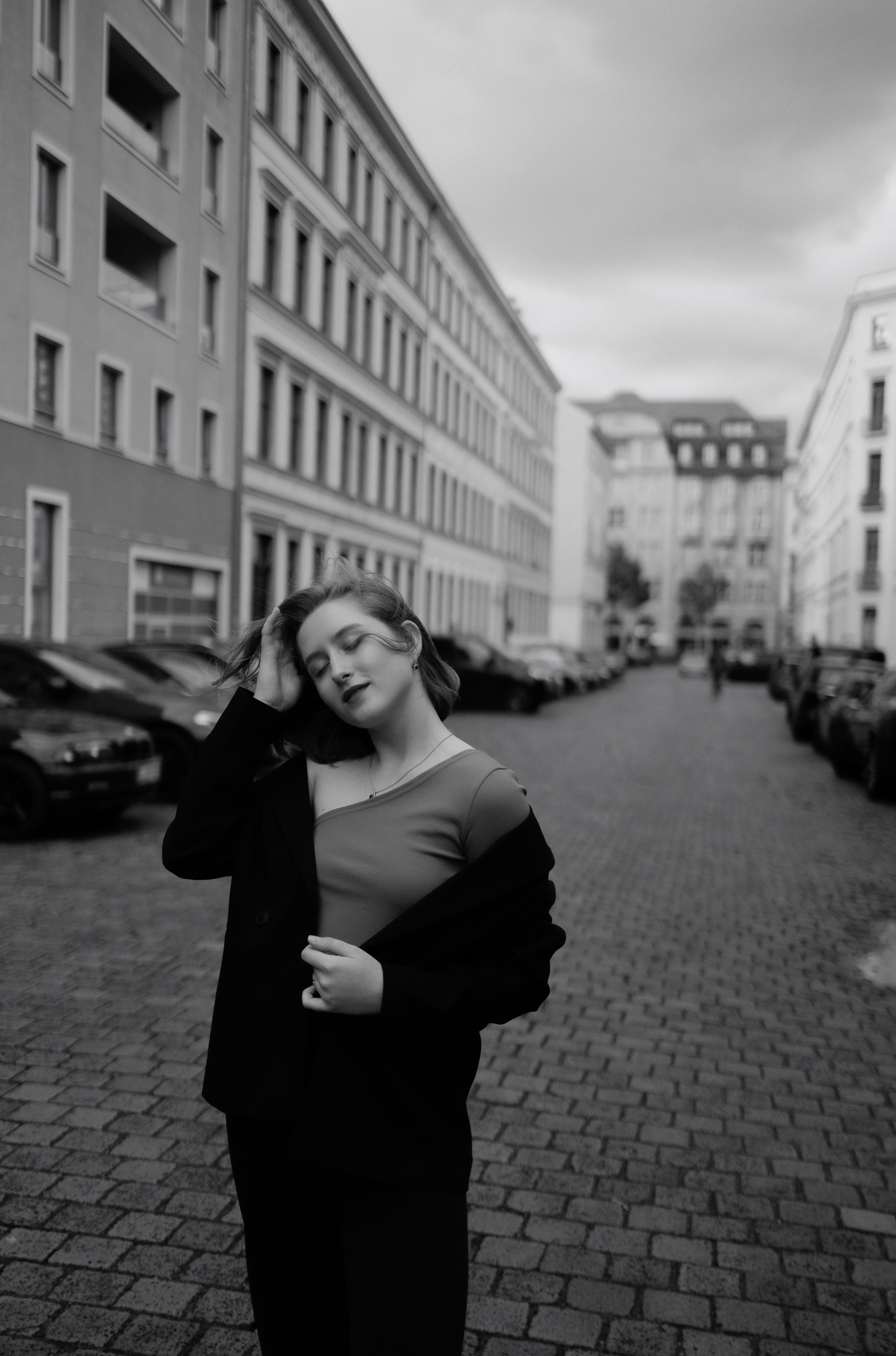 Timeless Grace — Black & White Portraits in the City. Elegant, Cinematic, Authentic. Kristina Kozheltsova- Soulful Portrait&Lifestyle&Love Story Photographer in Leipzig, Germany