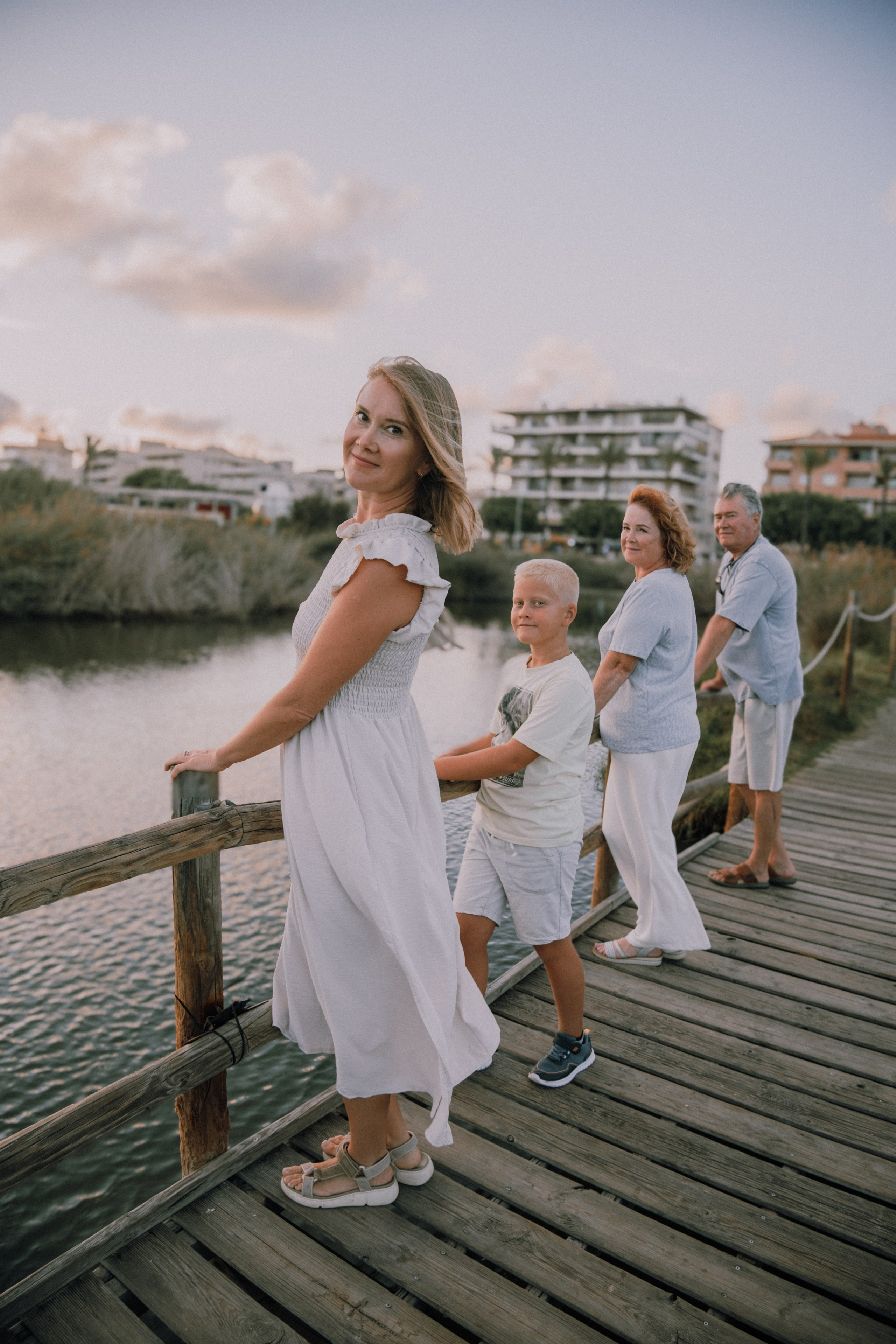 Sesión familiar en la playa. Fotografía profesional en Calafell - Elena Medvedeva