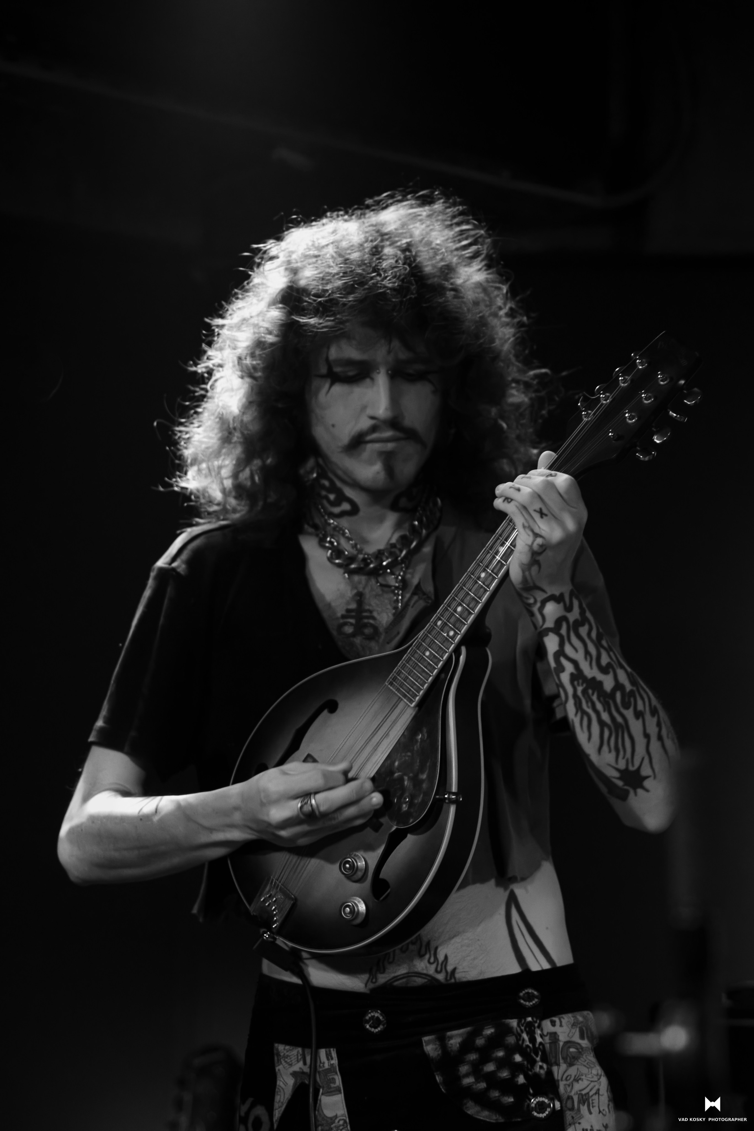 Crimson bass — Mary Bar Haifa 28.11.25. Vad Kosky Photographer