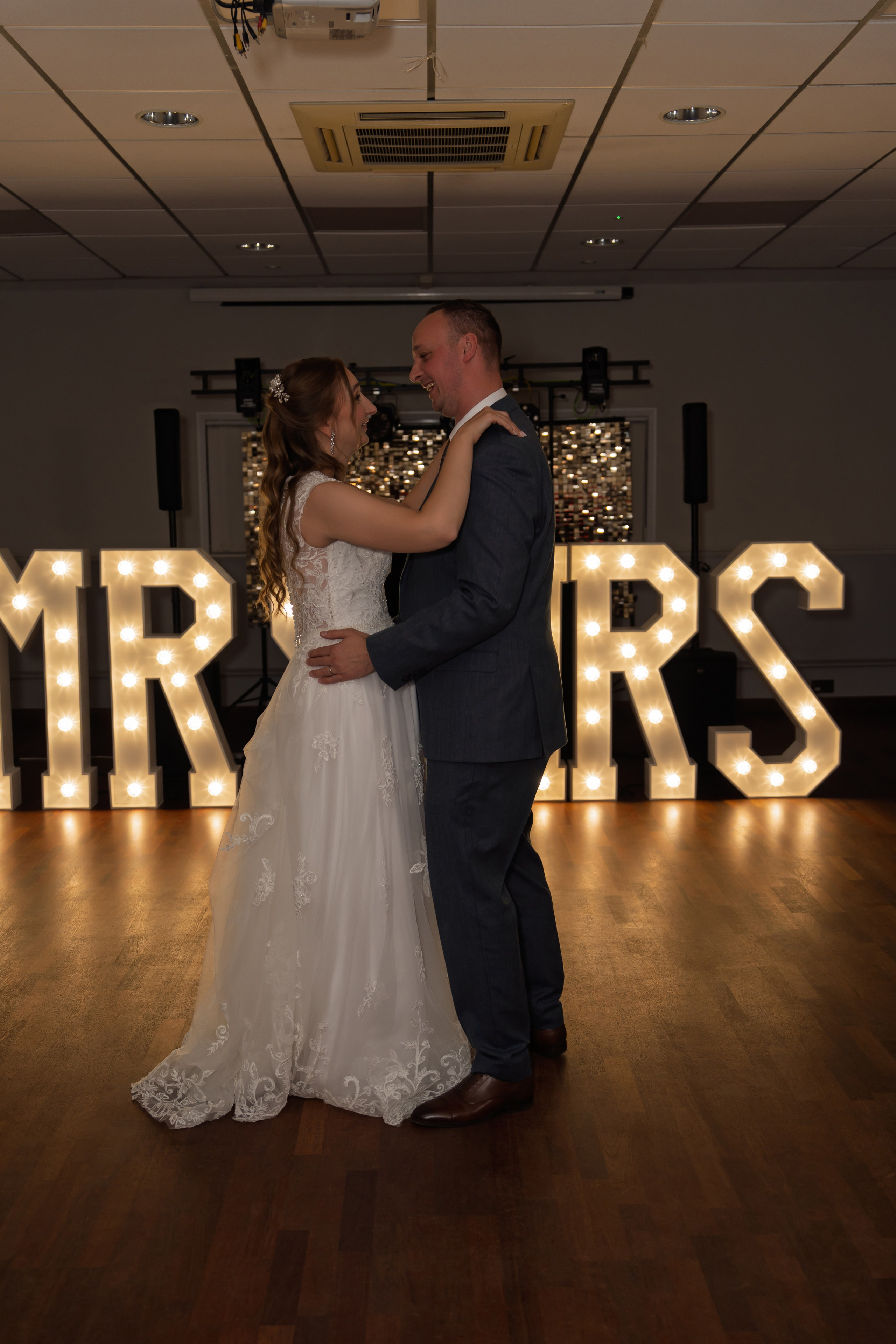 Book a wedding photographer and videographer in London. Wedding photographer in United Kingdom