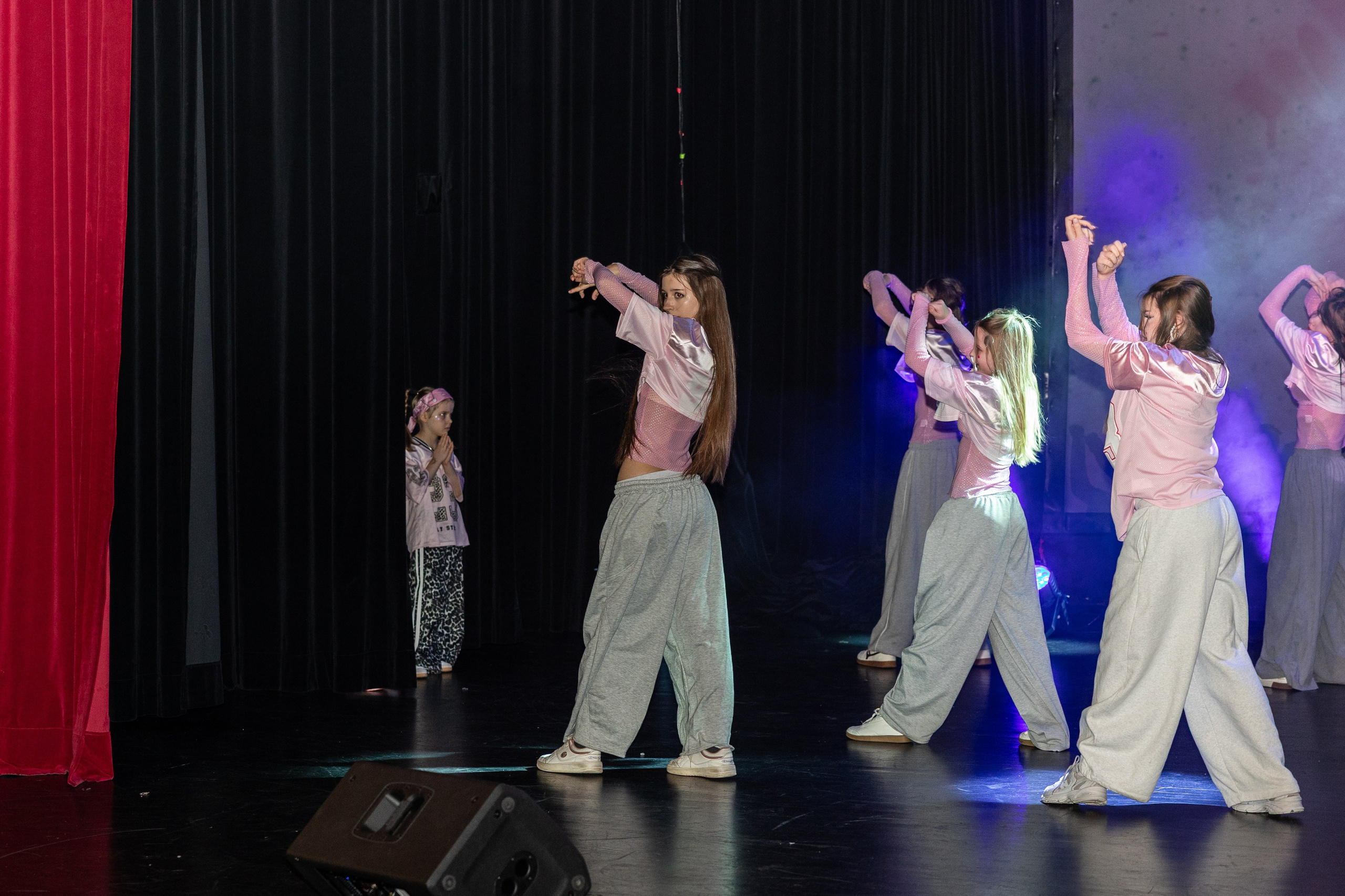 LEO DANCE SHOW WINTER 2025. Семейный и детский фотограф в Варшаве Мила Бобровская