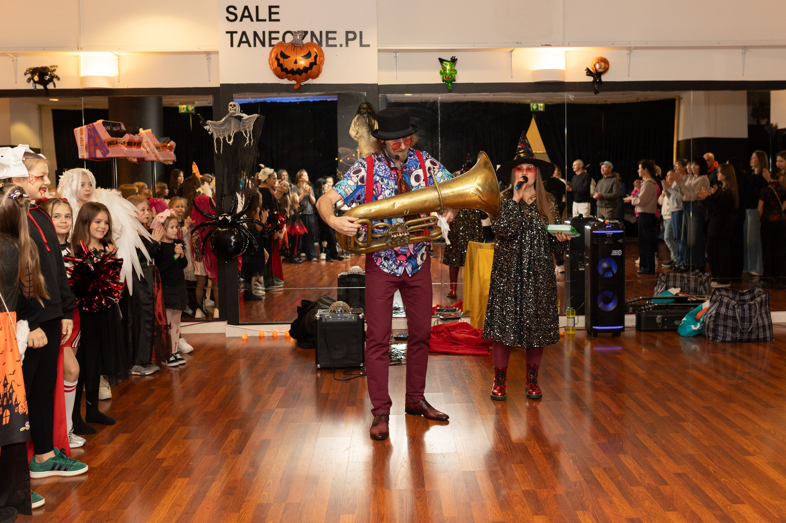 Leo dance studio Helloween 2025. Семейный и детский фотограф в Варшаве Мила Бобровская