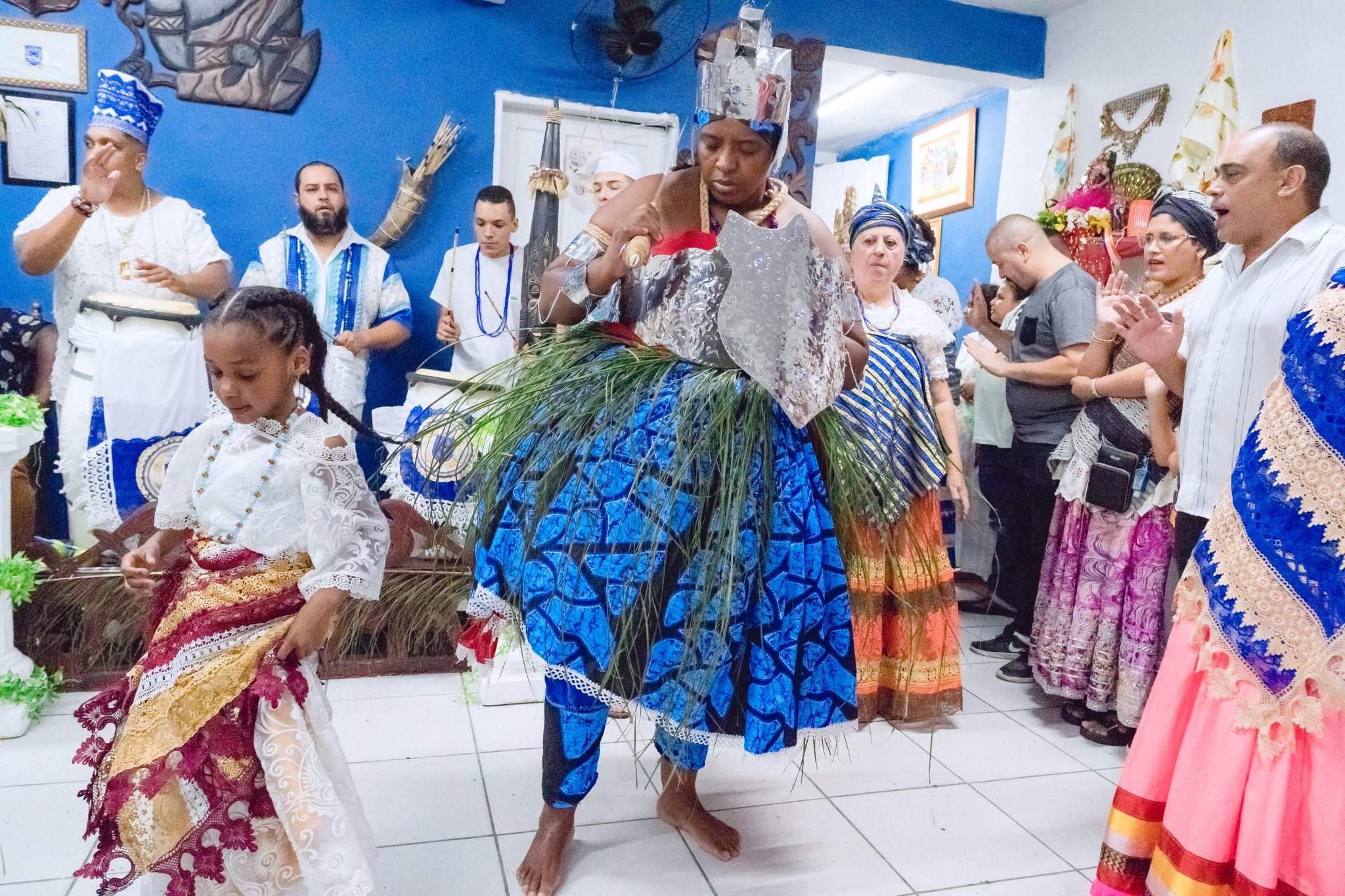 Saída Ìyá Tebeṣé Fernanda e Àjọ̀dún Ògún. Aladá Produções