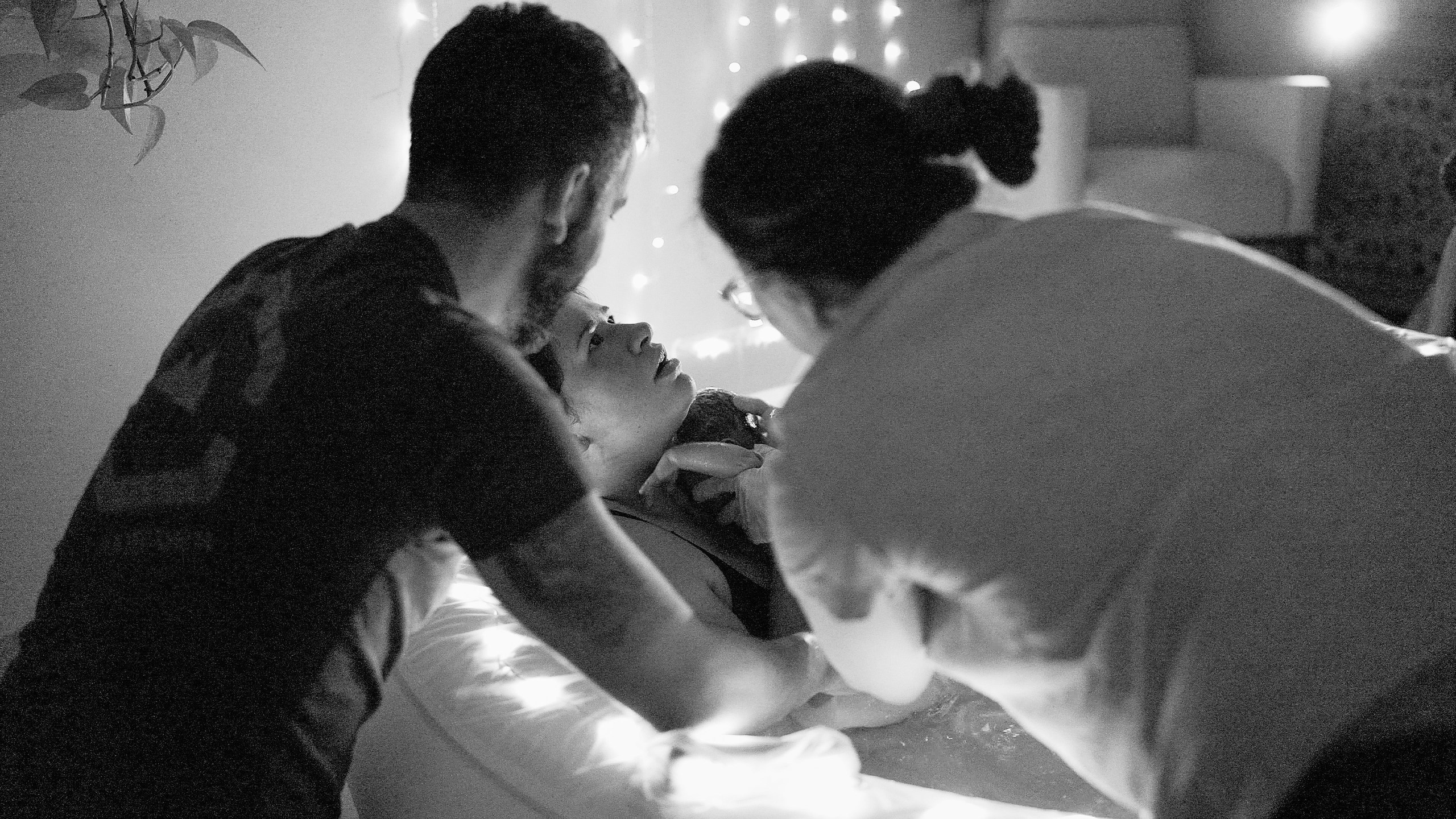 Home birth. Alisa Tant — Family and newborn photographer Bucks County, Montgomery county, Philadelphia, NJ