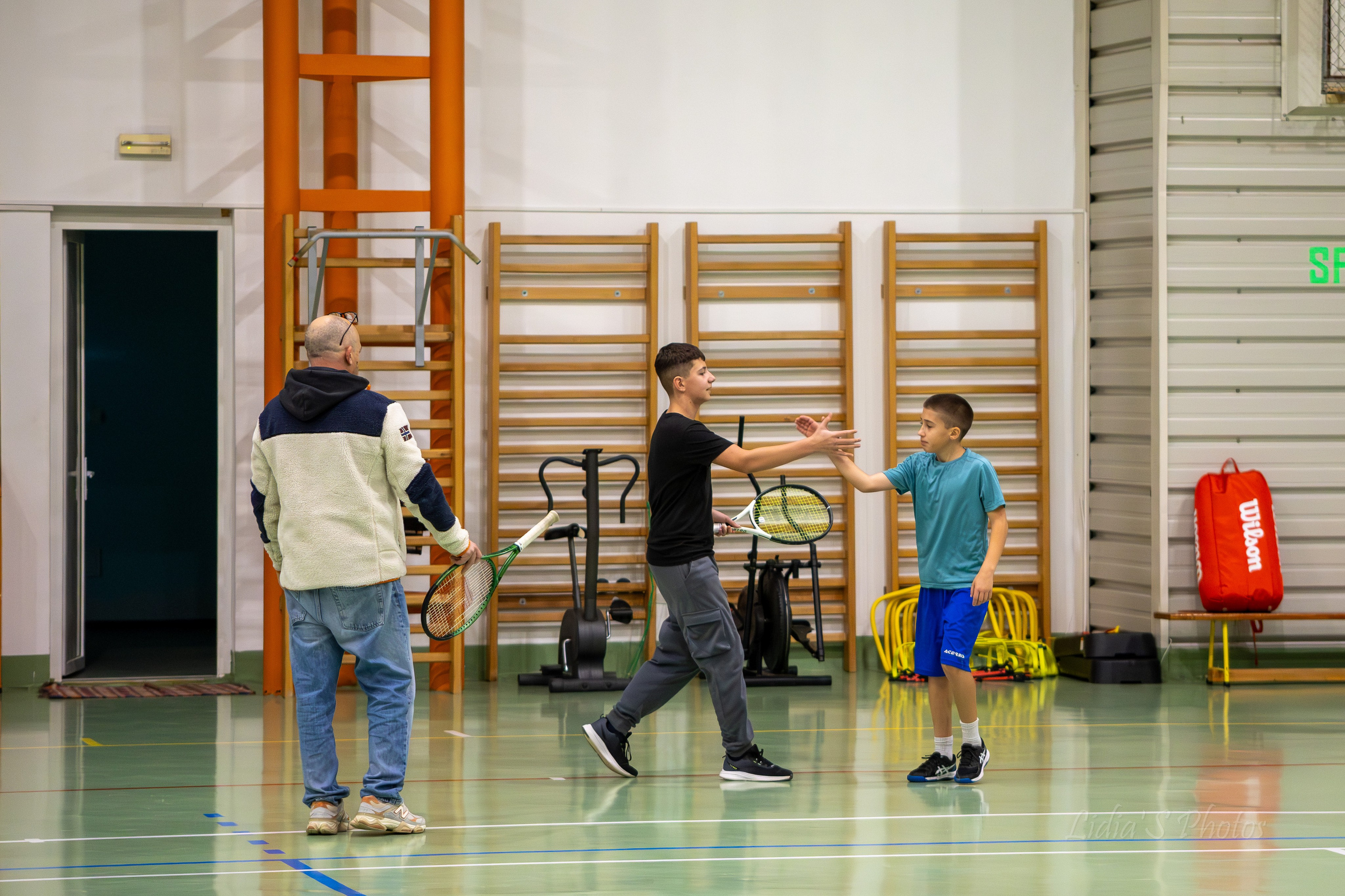 Turneu tenis de camp în sală. Fotograf. Lucrez cu oameni, produse și spații. Portret și fotografie creativă. Bacău, România. Lidia Savinoiu