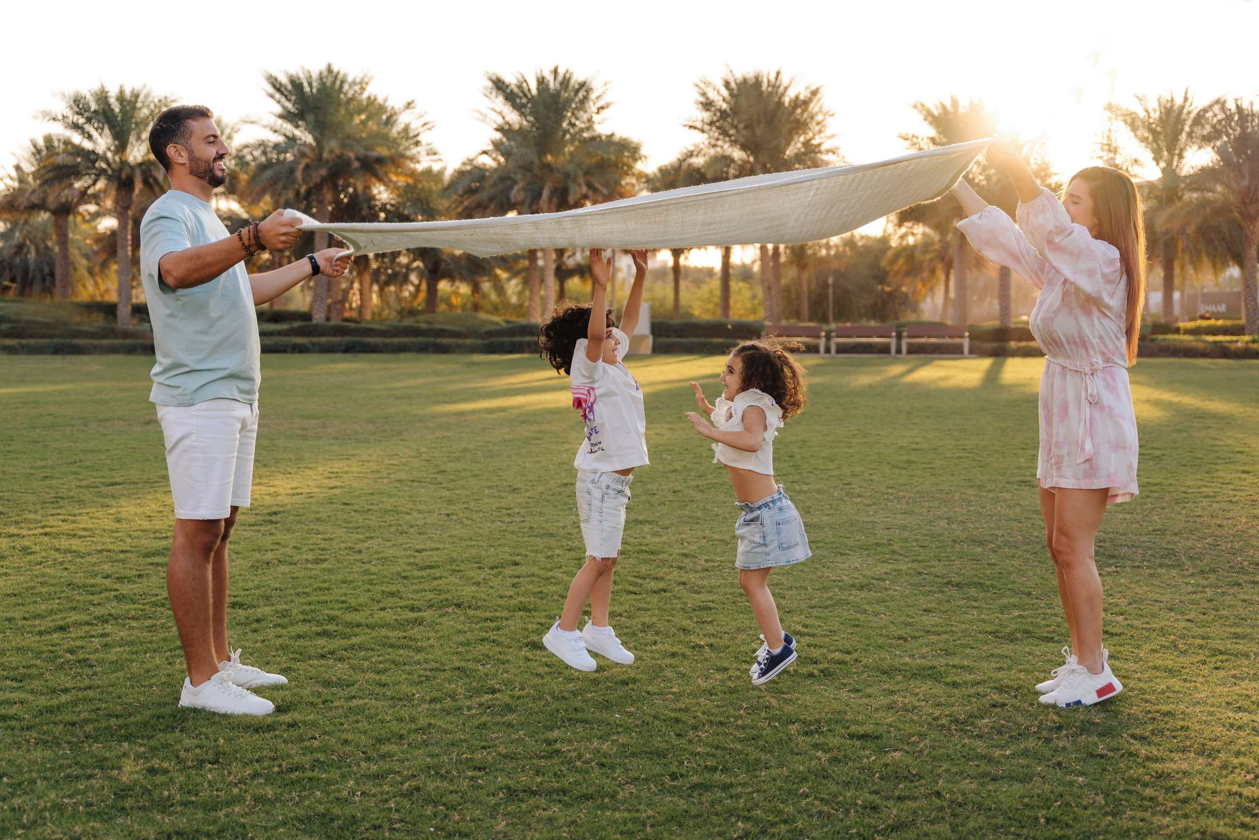 Family fun and play in the park. Angela Iakovleva — Family Photographer in Dubai